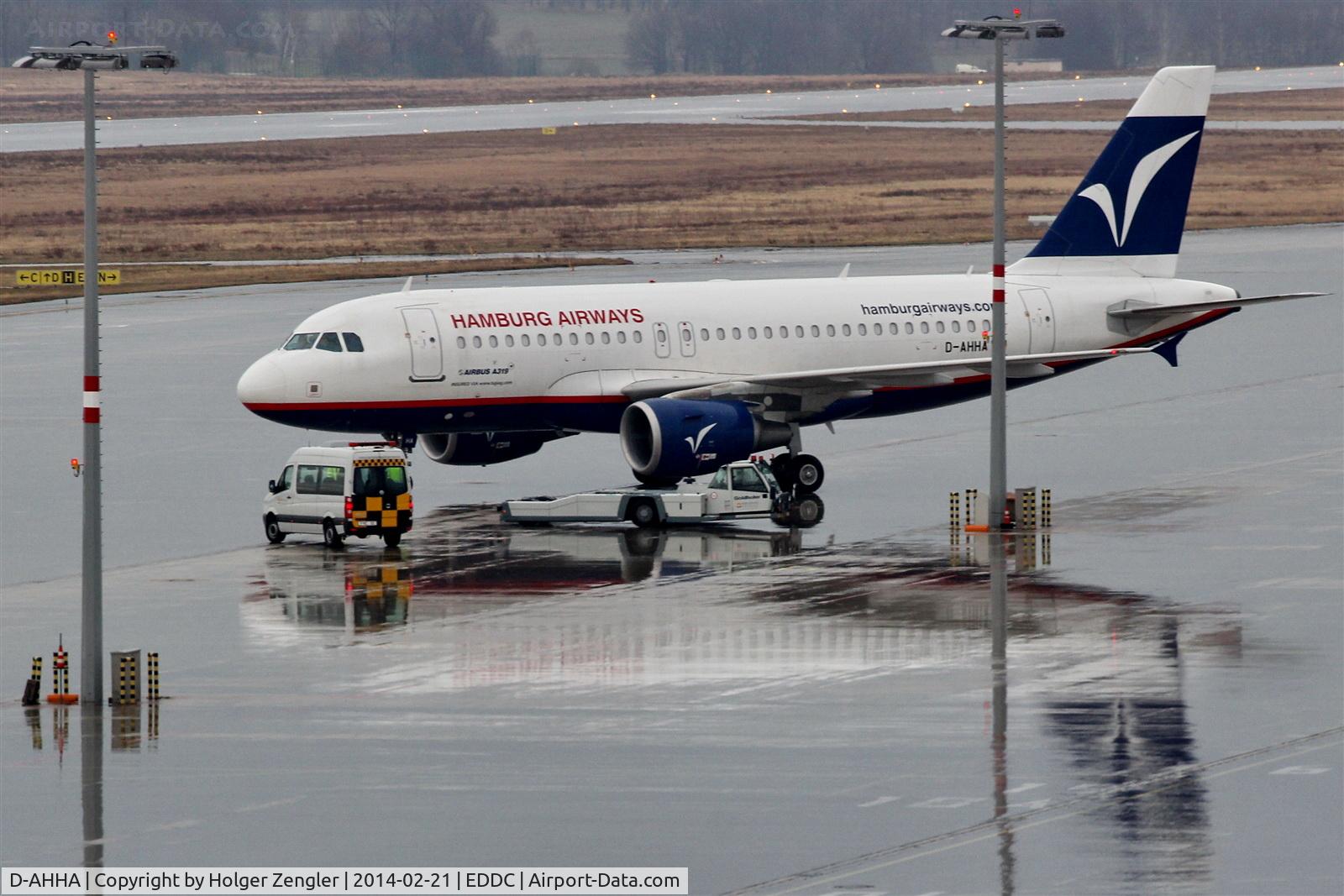 D-AHHA, 2008 Airbus A319-112 C/N 3533, Waiting for passengers who wish to get carried to sunny beaches