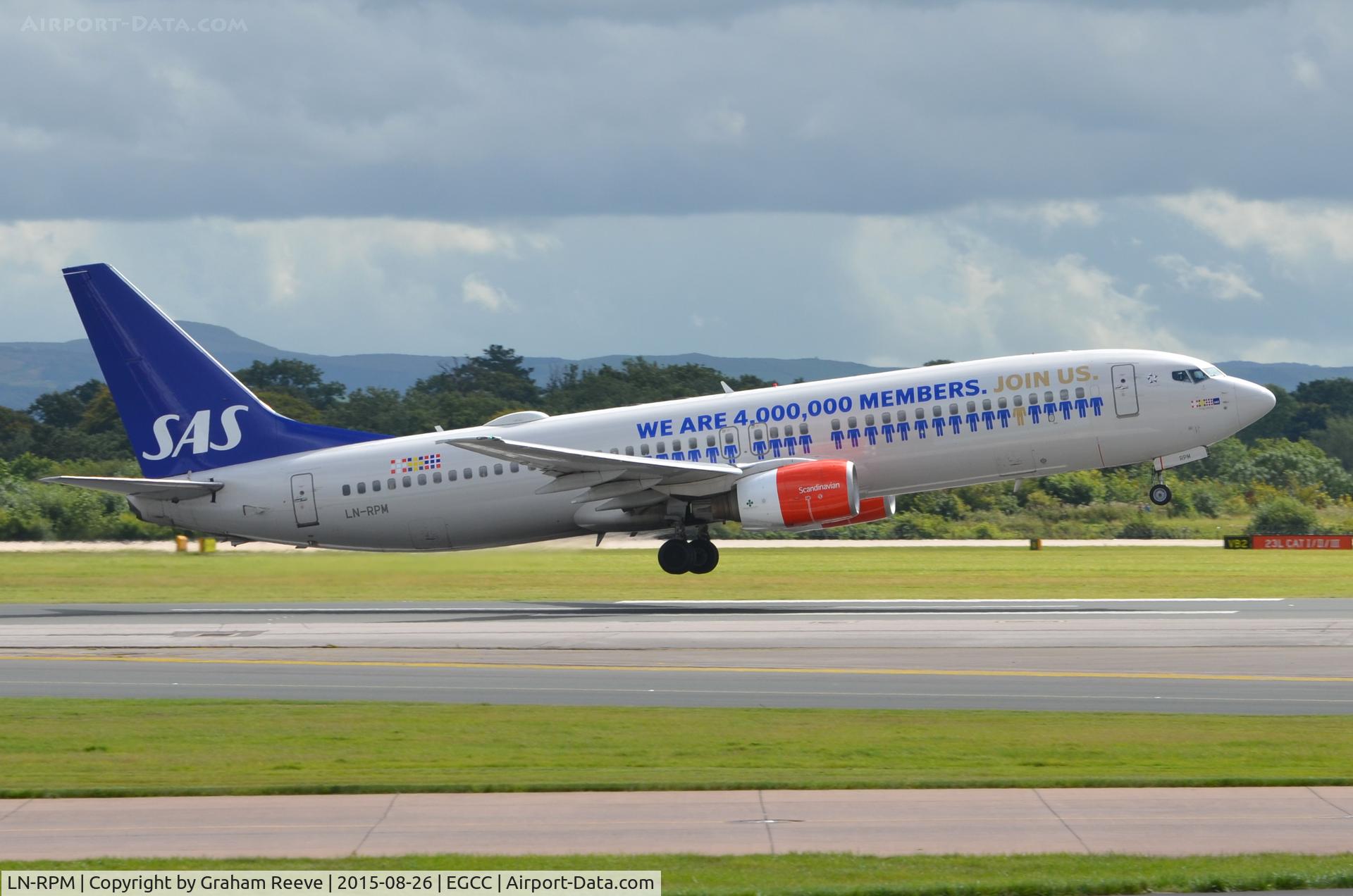 LN-RPM, 2000 Boeing 737-883 C/N 30195, Departing from Manchester.