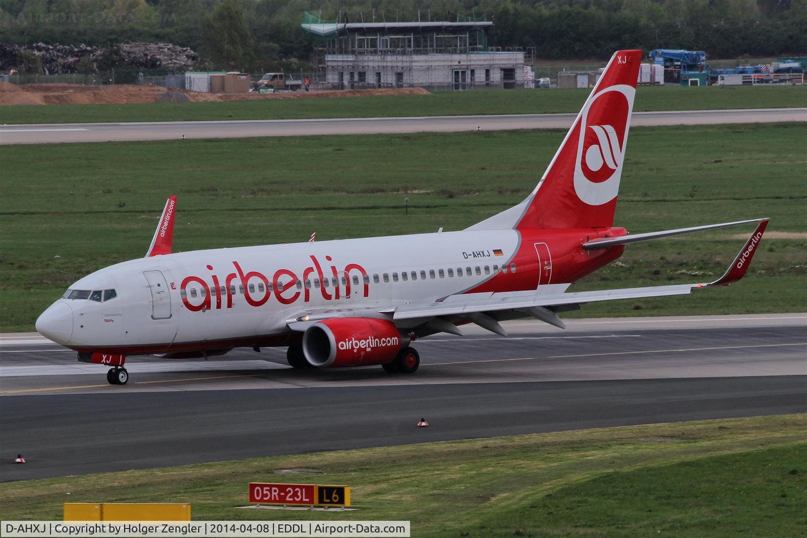 D-AHXJ, 2008 Boeing 737-7Q8 C/N 35277, On taxi to apron.....