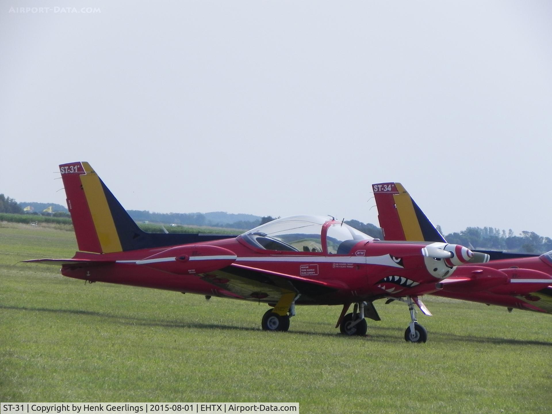 ST-31, SIAI-Marchetti SF-260M C/N 10-31, Texel Airshow , August 2015  , Red Devils
