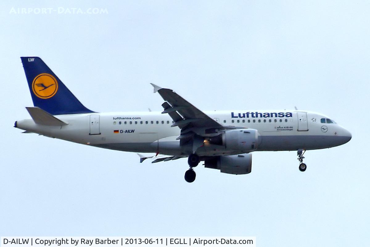 D-AILW, 1998 Airbus A319-114 C/N 853, Airbus A319-114 [0853] (Lufthansa) Home~G 11/06/2013. On approach 27L.