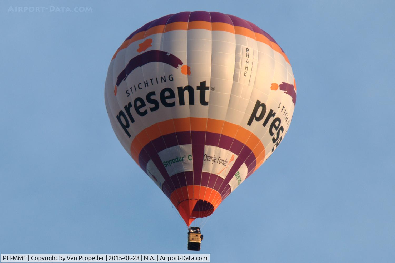 PH-MME, 2010 Kubicek BB-40Z C/N 781, Evening balloon flight over the Dutch polders near Wijngaarden.
