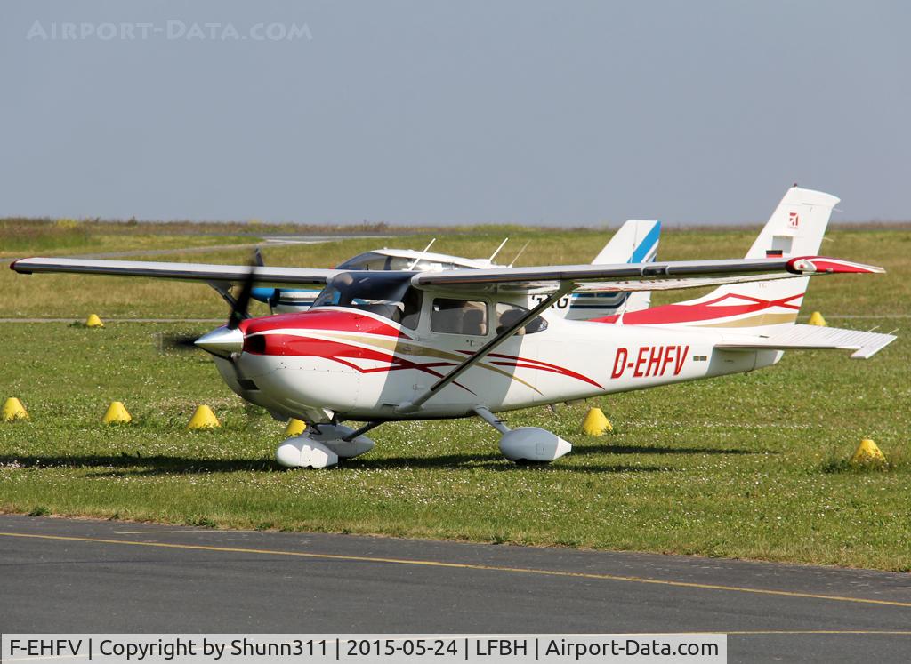 F-EHFV, 2007 Cessna T182T Turbo Skylane C/N T18208800, Taxiing for departure...