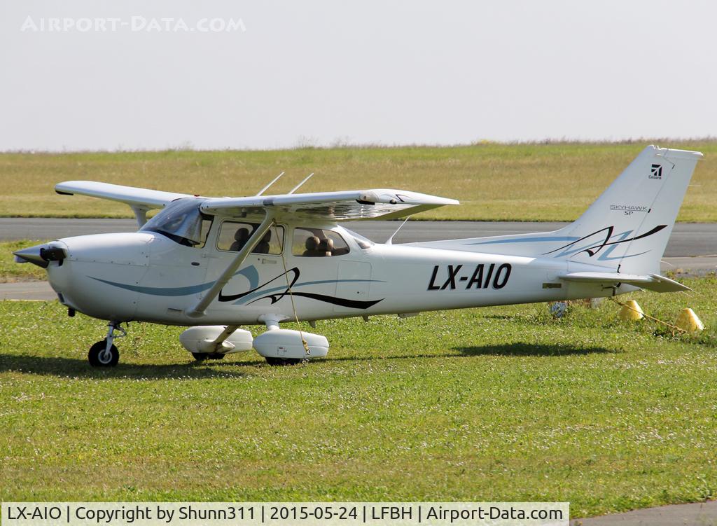 LX-AIO, Cessna 172S SP C/N 172S10722, Parked on the grass...