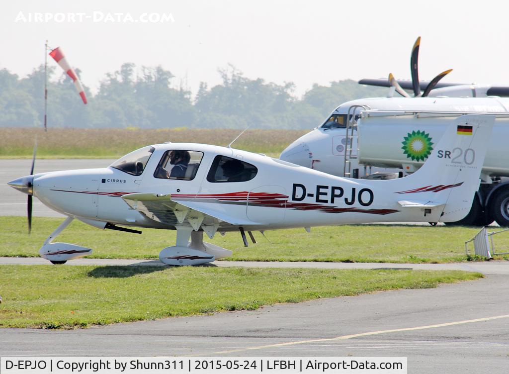 D-EPJO, 2008 Cirrus SR20 G3 C/N 1992, Taxiing for departure...