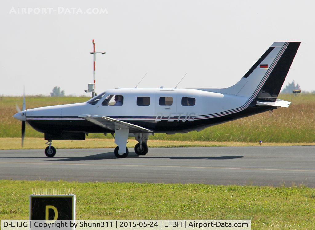 D-ETJG, Piper PA-46-350P Malibu Mirage C/N 4622121, Taxiing for departure...