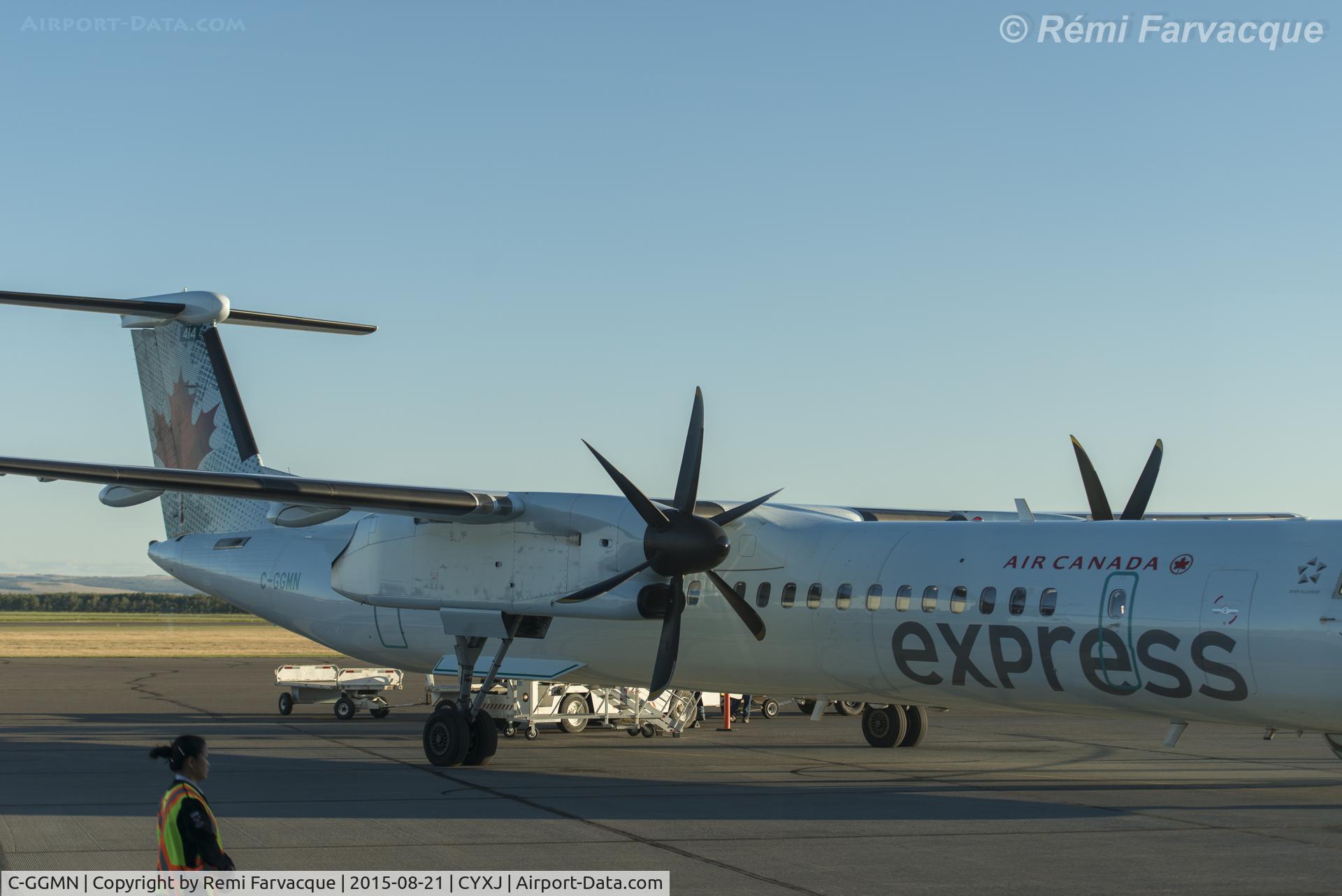 C-GGMN, 2012 De Havilland Canada DHC-8-402Q Dash 8 C/N Not found C-GGMN, Just landed on this craft.