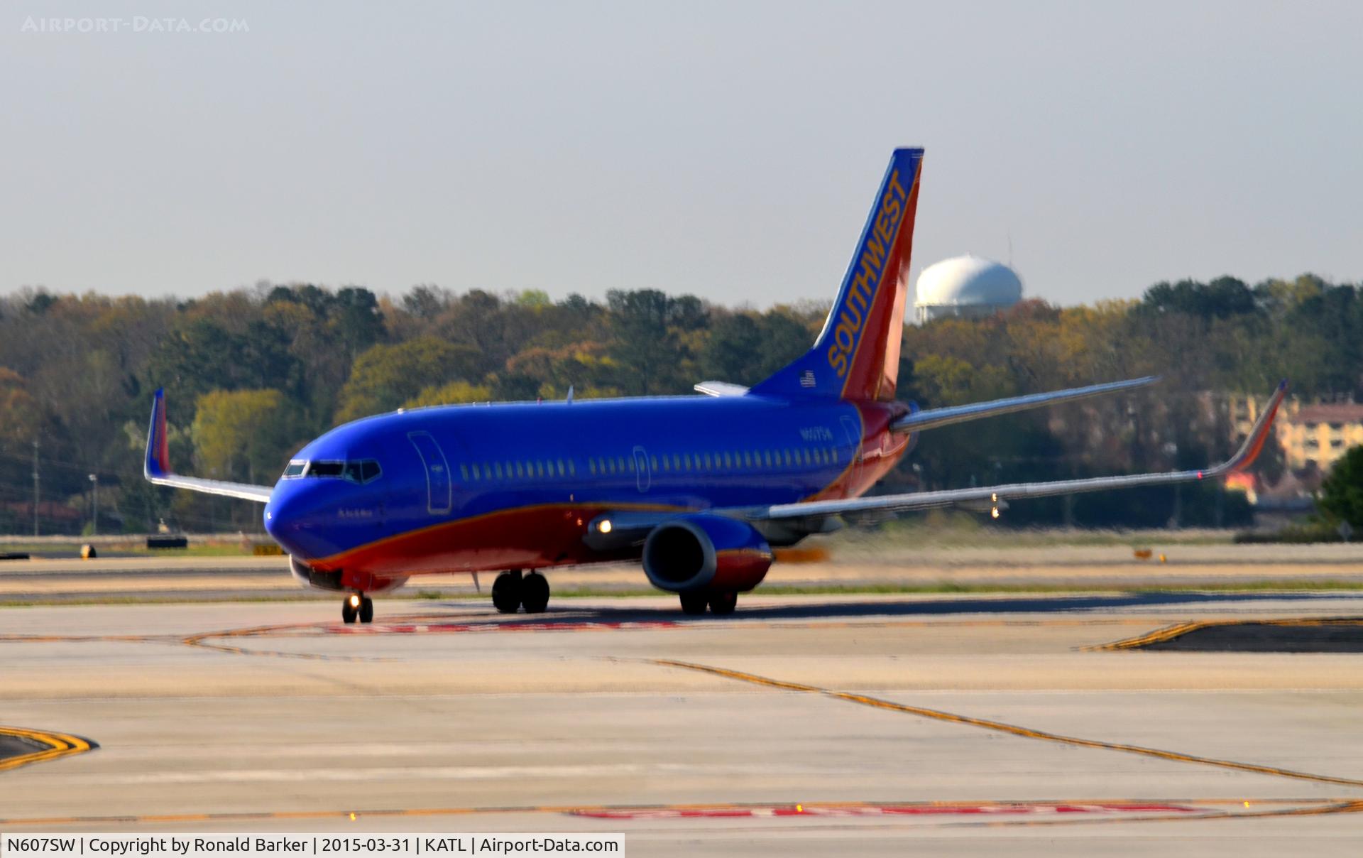 N607SW, 1995 Boeing 737-3H4 C/N 27927, Taxi Atlanta
