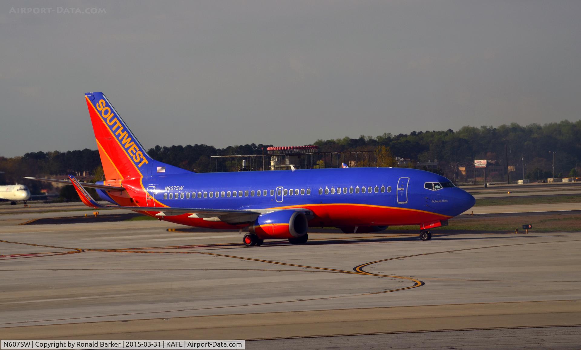 N607SW, 1995 Boeing 737-3H4 C/N 27927, Taxi Atlanta