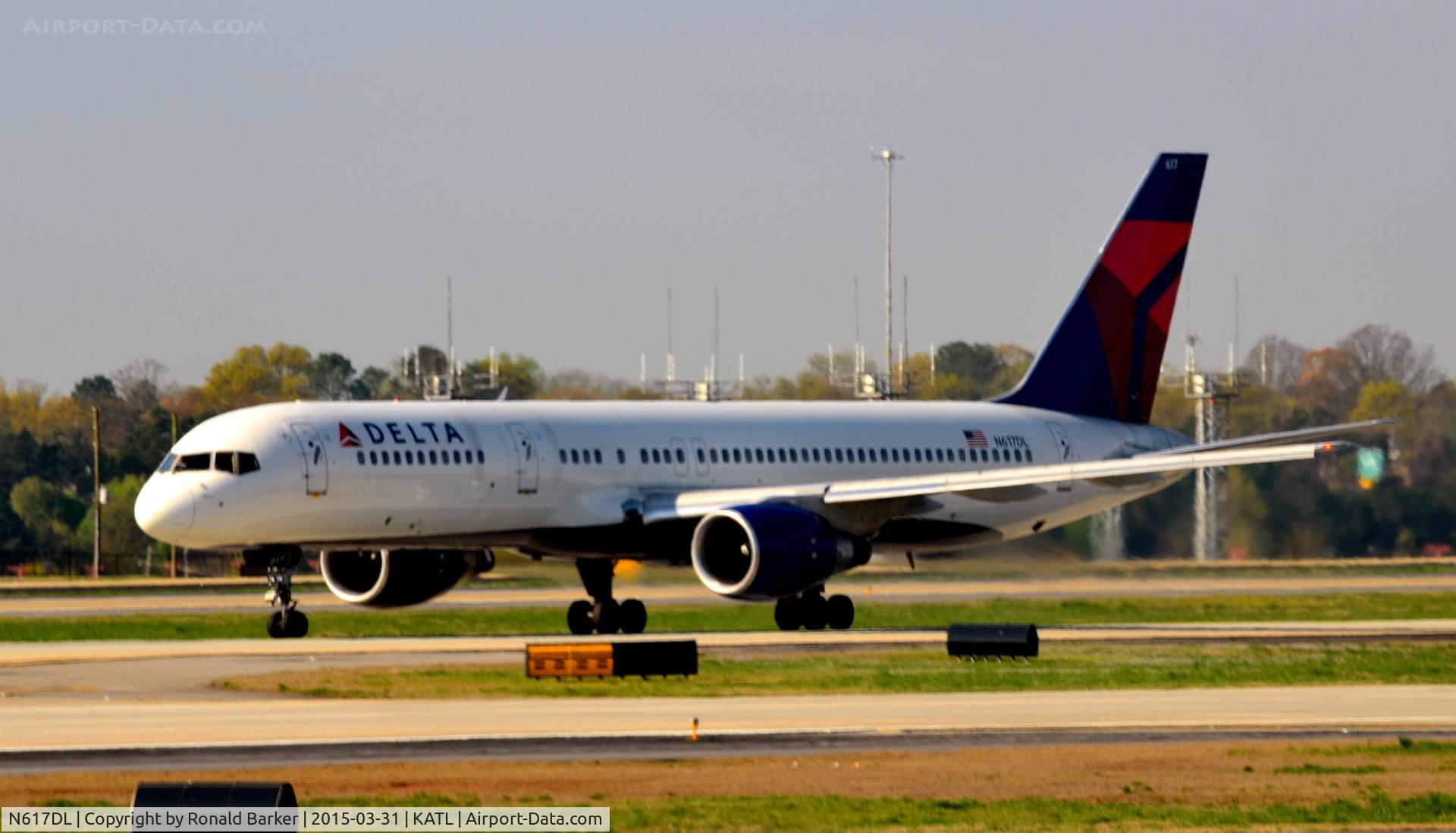 N617DL, 1986 Boeing 757-232 C/N 22907, Taxi Atlanta