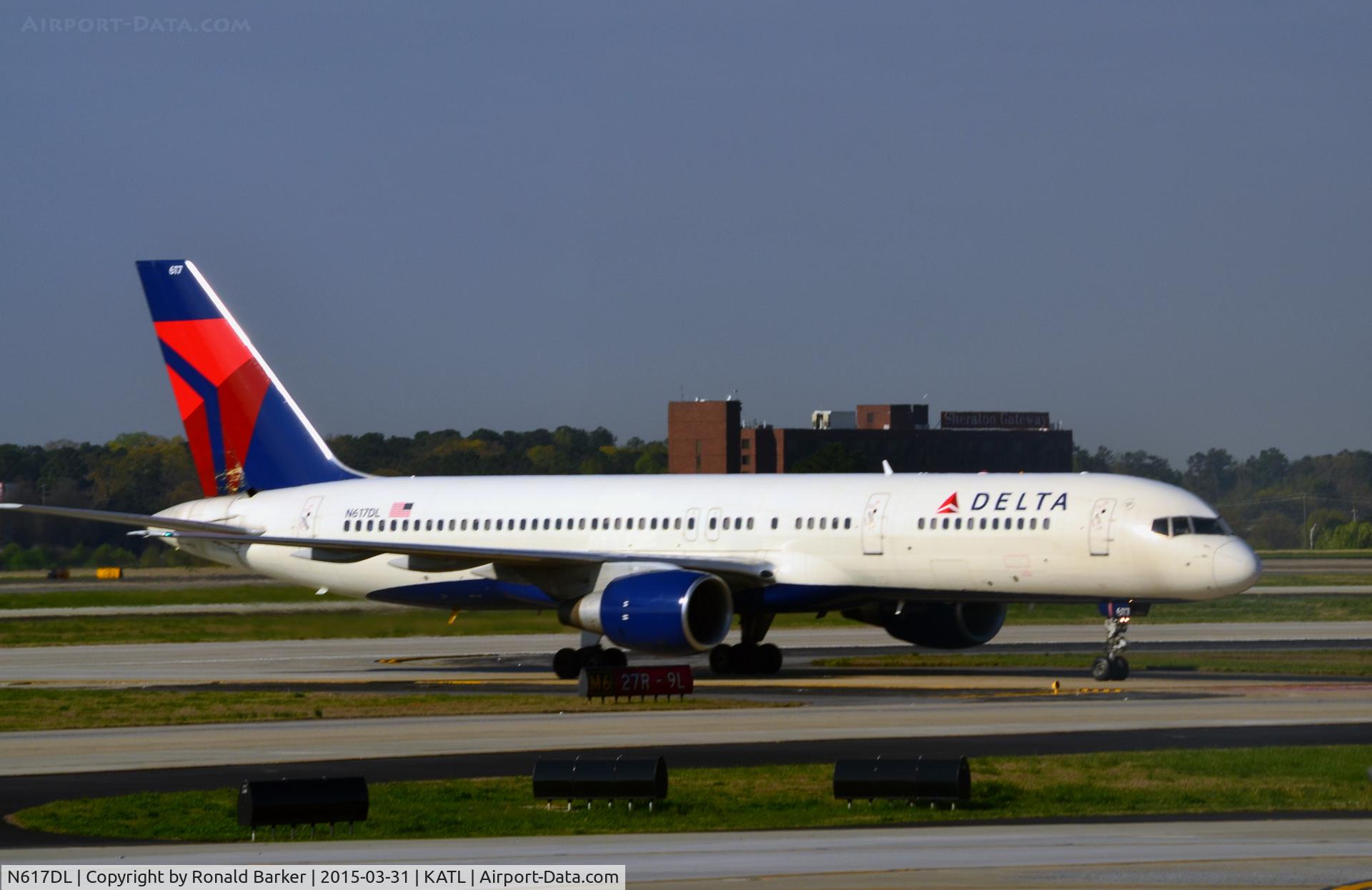 N617DL, 1986 Boeing 757-232 C/N 22907, Taxi Atlanta