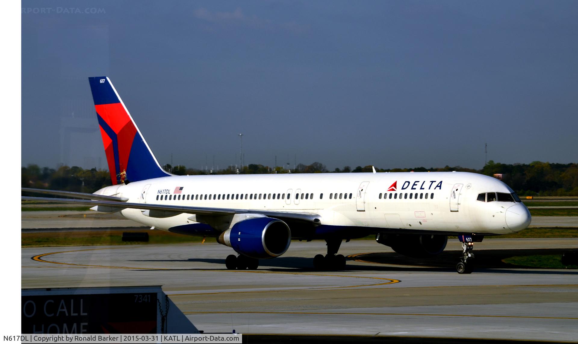 N617DL, 1986 Boeing 757-232 C/N 22907, Taxi Atlanta