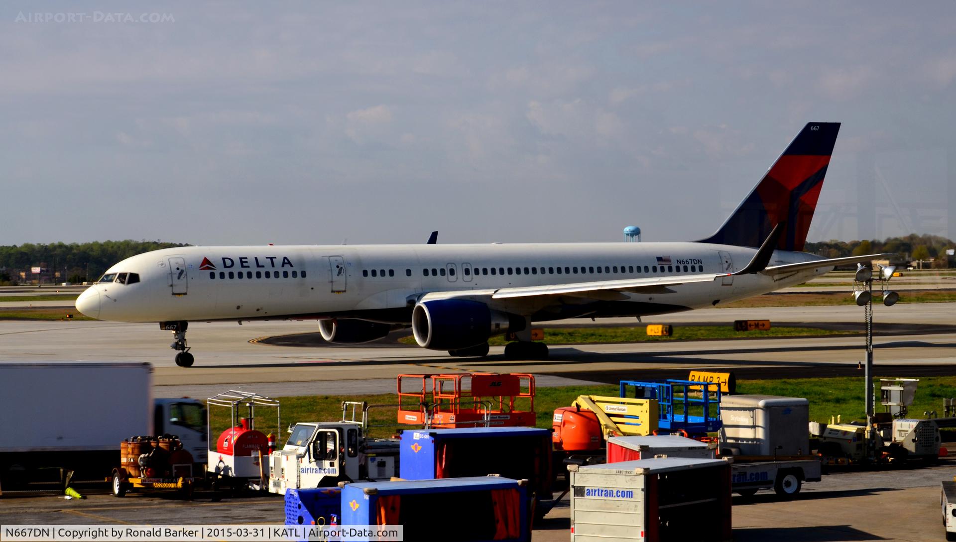 N667DN, 1991 Boeing 757-232 C/N 25035, Taxi Atlanta