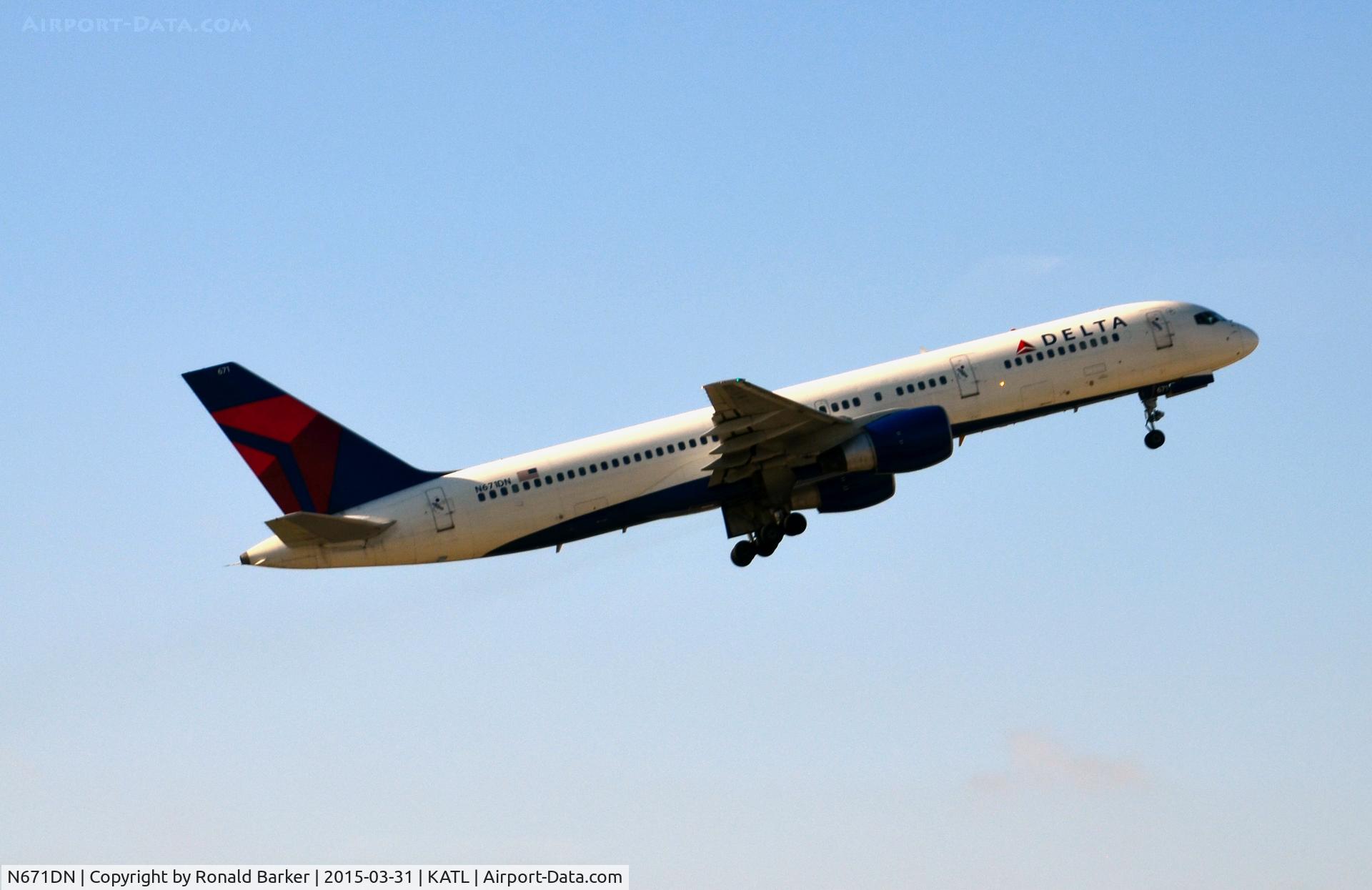 N671DN, 1992 Boeing 757-232 C/N 25332, Takeoff Atlanta