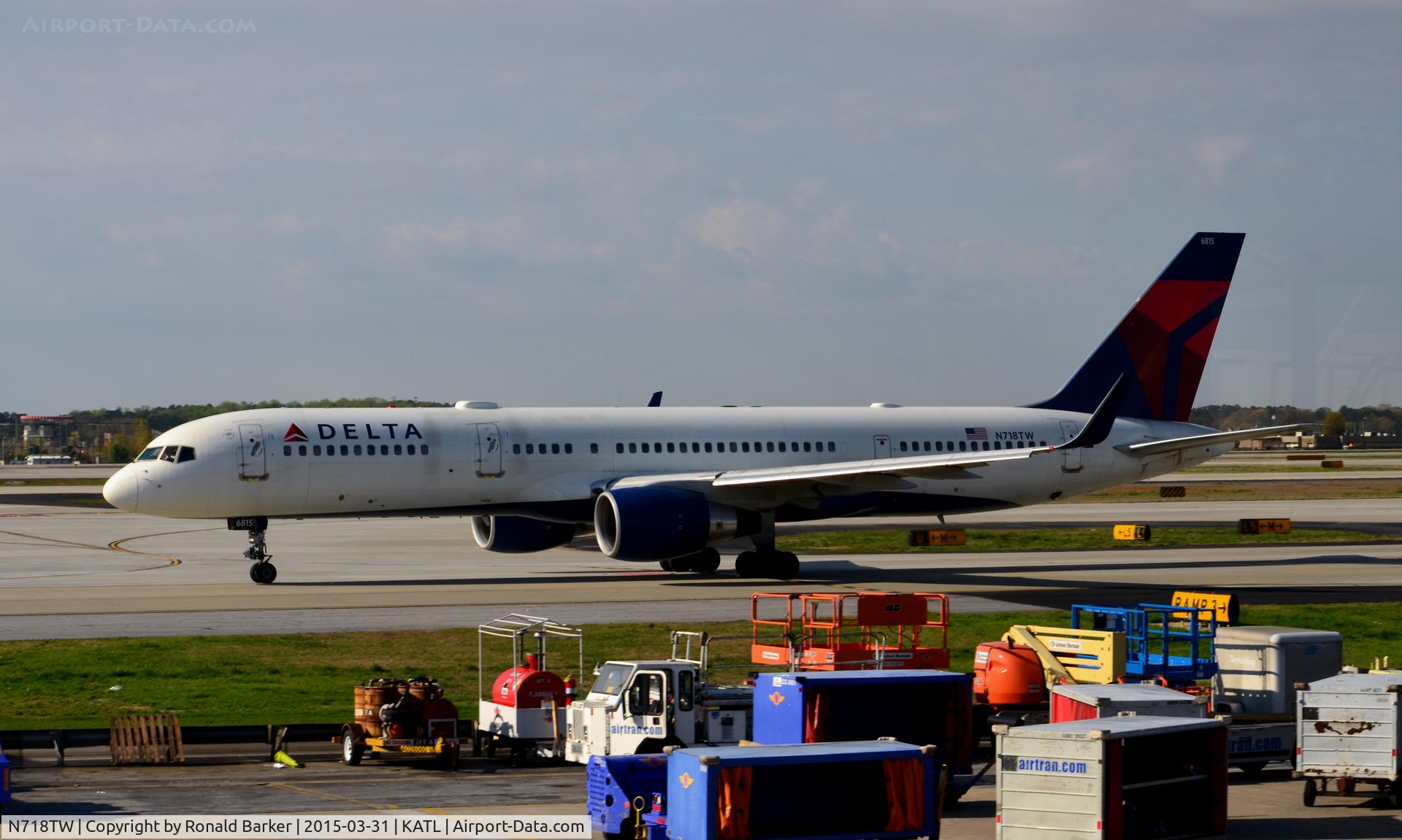 N718TW, 1999 Boeing 757-231 C/N 28486, Taxi Atlanta