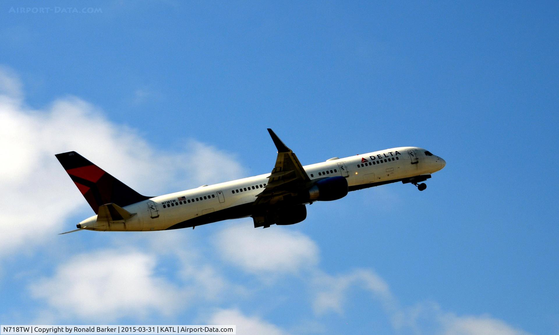 N718TW, 1999 Boeing 757-231 C/N 28486, Takeoff Atlanta