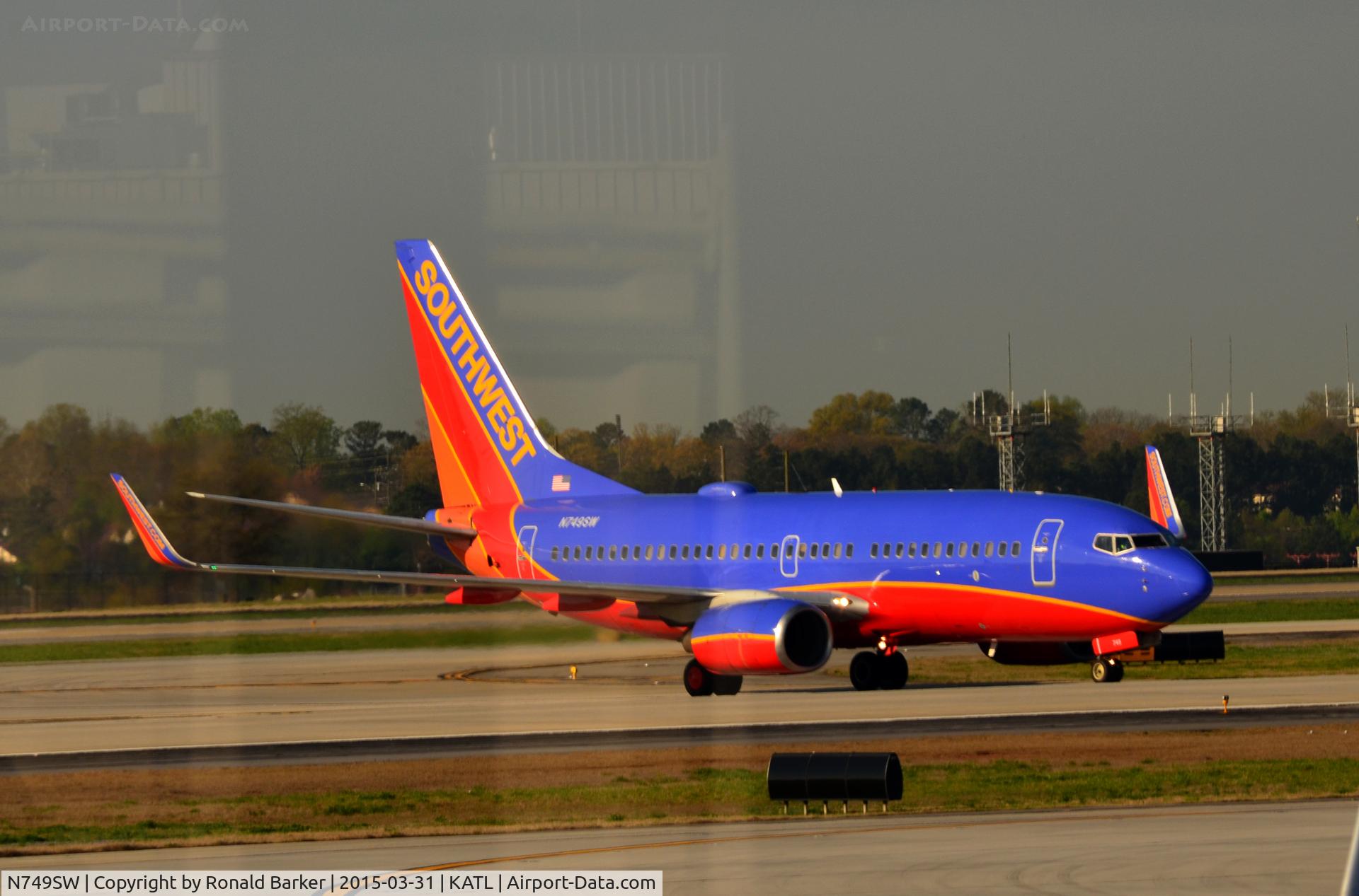 N749SW, 1999 Boeing 737-7H4 C/N 29801, Taxi Atlanta