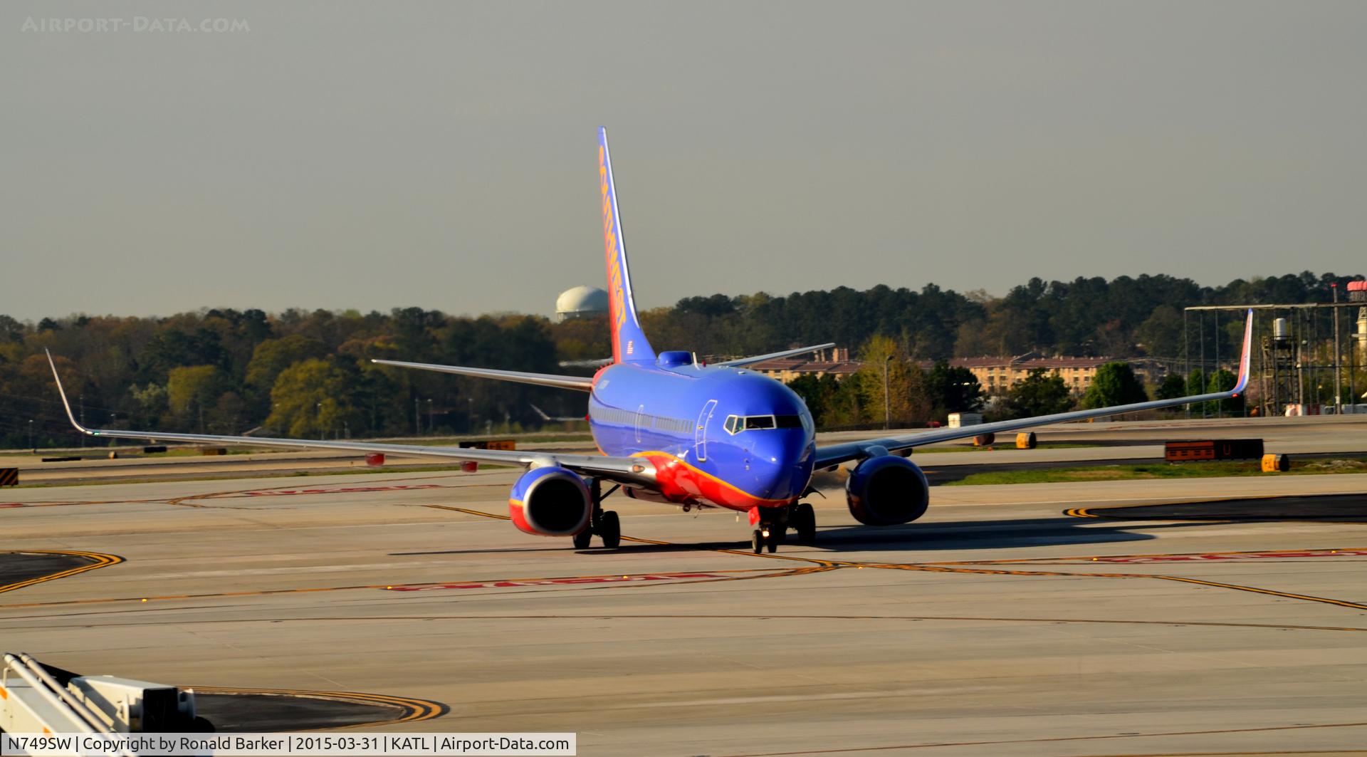 N749SW, 1999 Boeing 737-7H4 C/N 29801, Taxi Atlanta