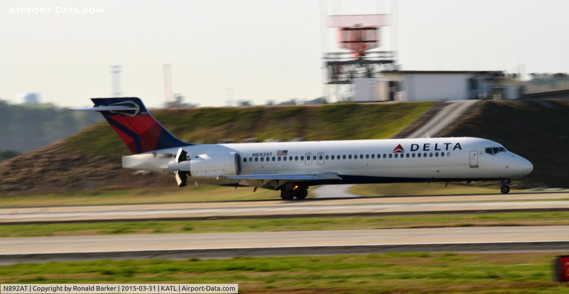 N892AT, 2004 Boeing 717-200 C/N 55044, Landing Atlanta