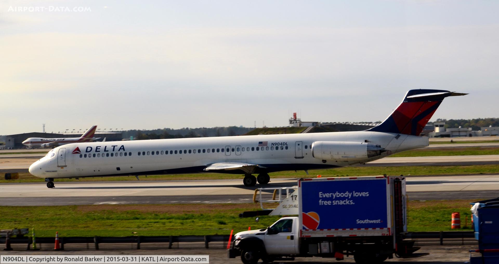 N904DL, 1987 McDonnell Douglas MD-88 C/N 49535, Taxi Atlanta