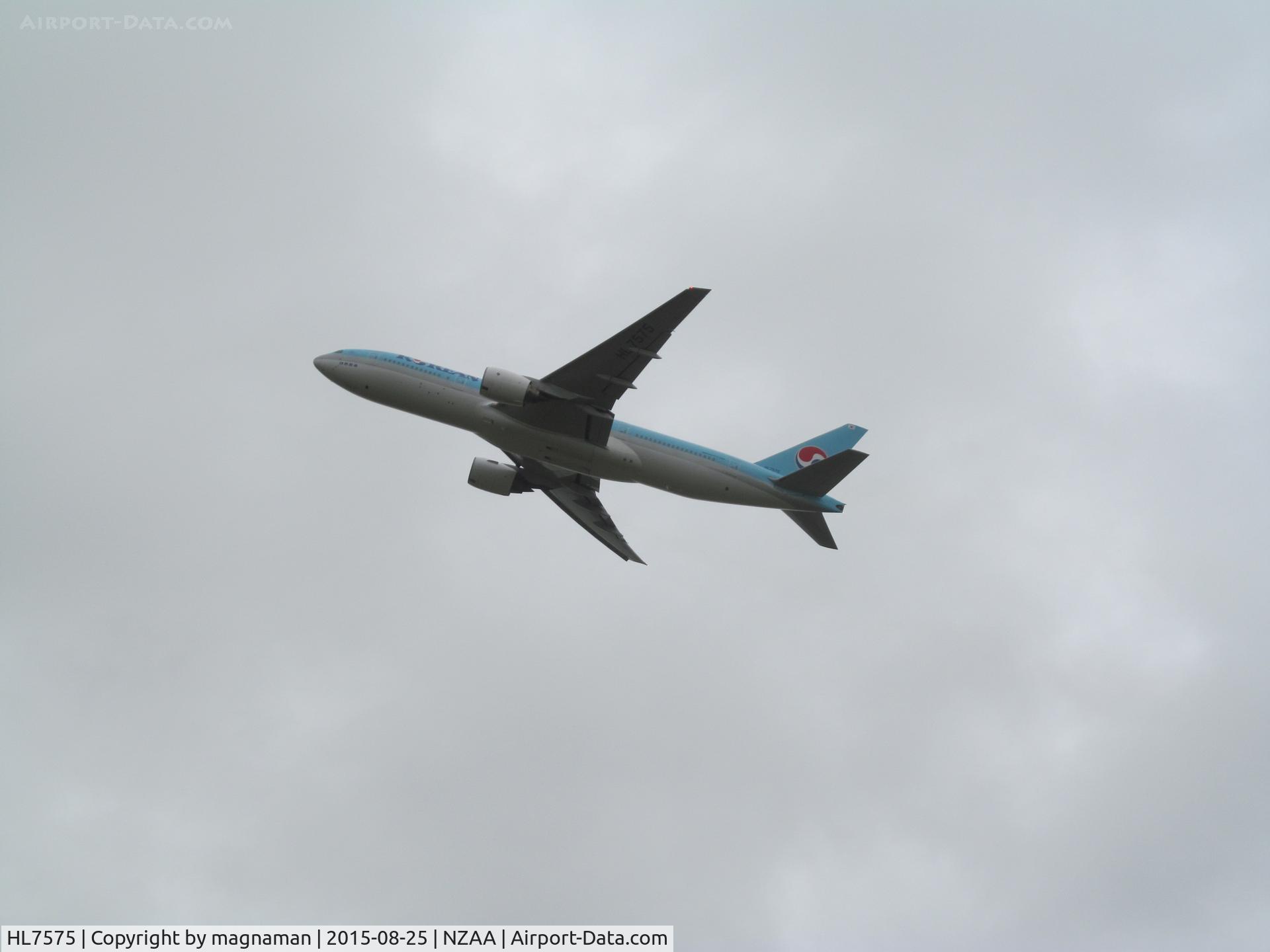 HL7575, 2000 Boeing 777-2B5/ER C/N 28445, on roll out from NZAA