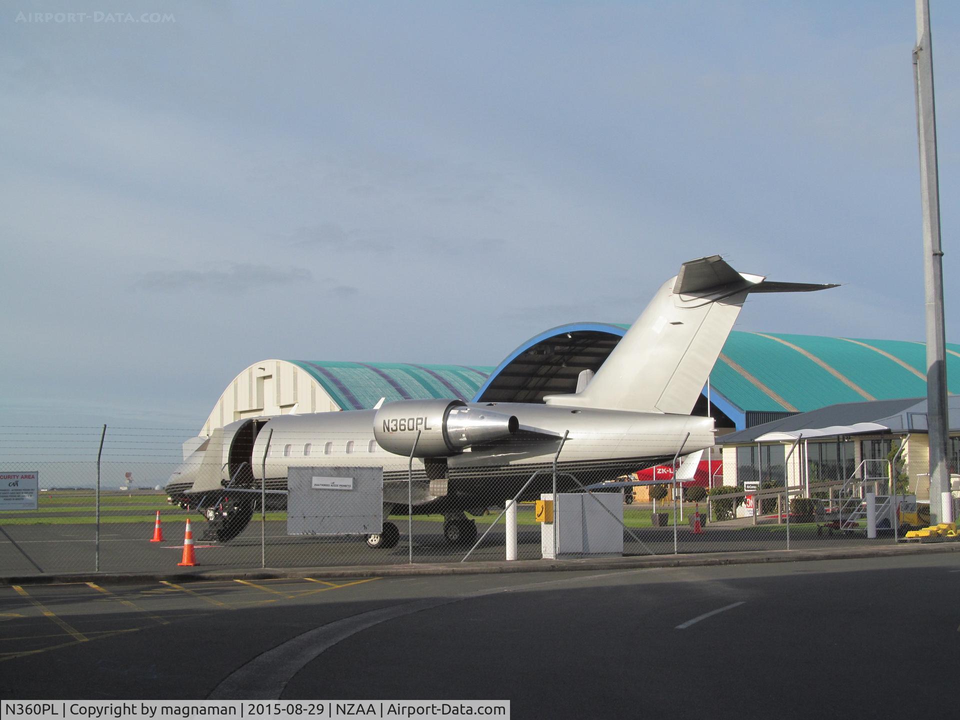 N360PL, 1996 Canadair Challenger 604 (CL-600-2B16) C/N 5303, getting ready to leave