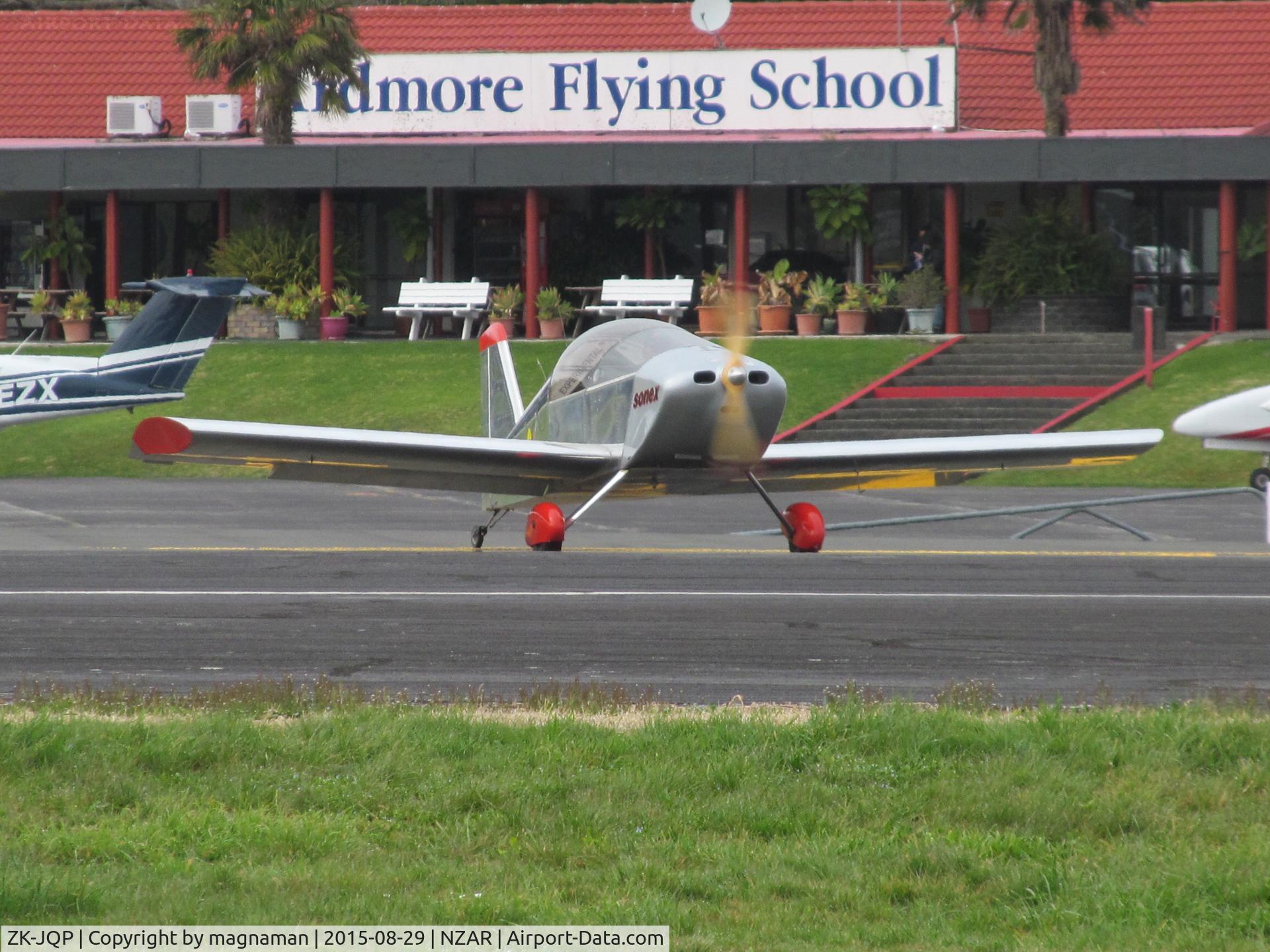 ZK-JQP, Sonex Sonex C/N 0689, entering runway