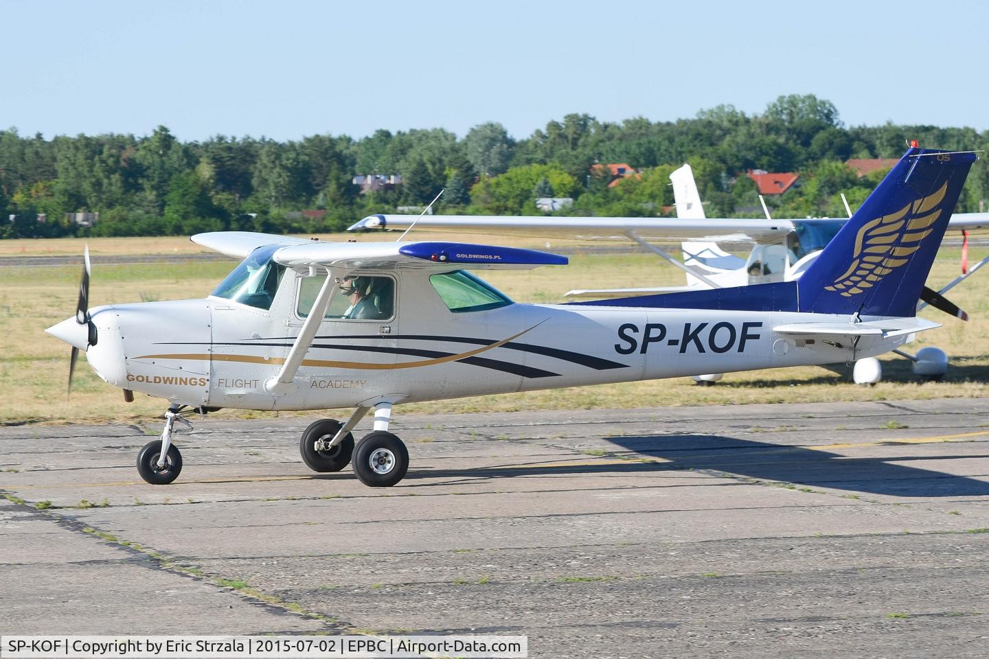 SP-KOF, 1978 Cessna 152 C/N 15281670, KOF taxying to holding point of runway 10.