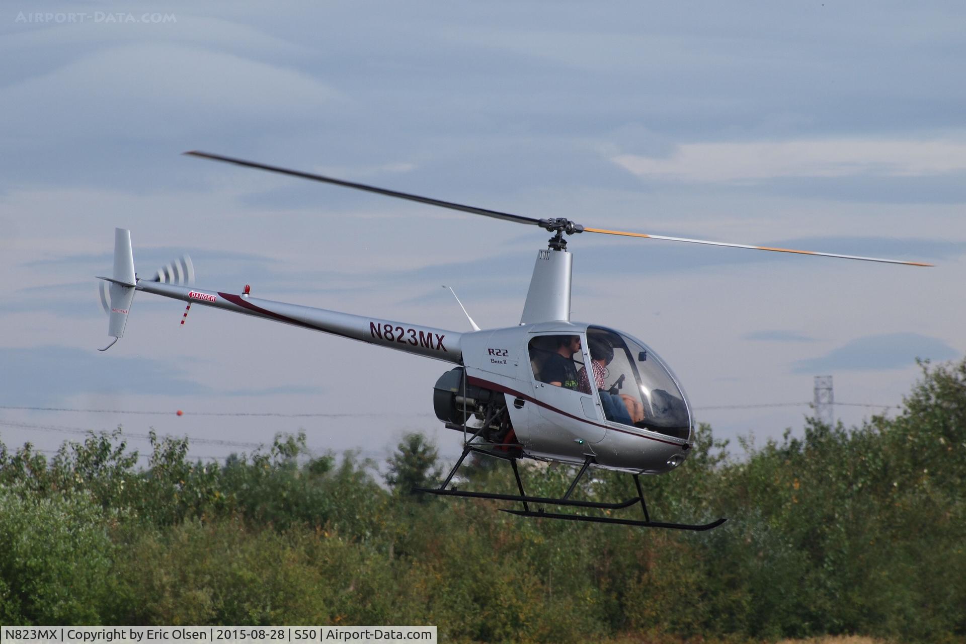N823MX, 1995 Robinson R22 Beta C/N 2573, R22 at the Auburn Airport