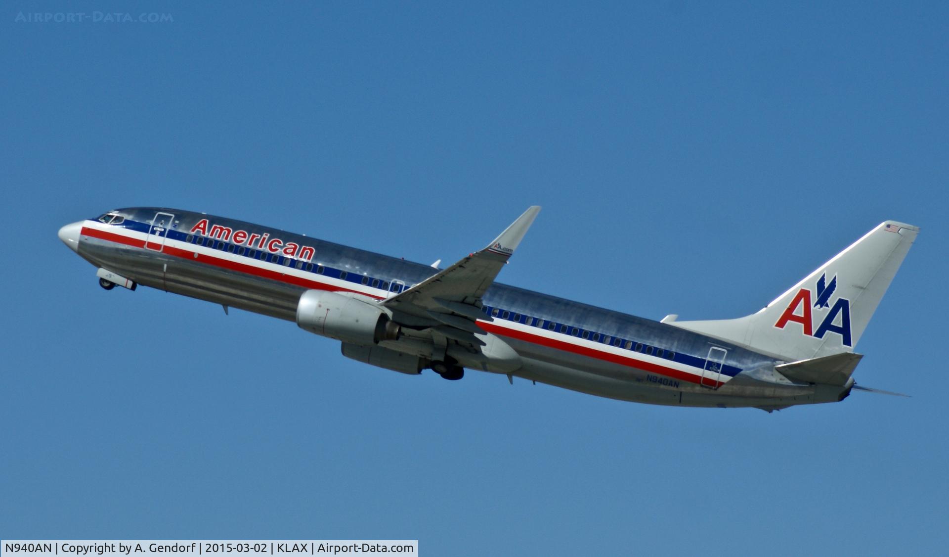 N940AN, 2000 Boeing 737-823 C/N 30598, American Airlines, seen here during take off climb at Los Angeles Int'l(KLAX)