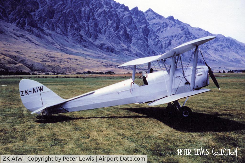 ZK-AIW, 1941 De Havilland DH-82A Tiger Moth II C/N 83462, Southland Gliding Club