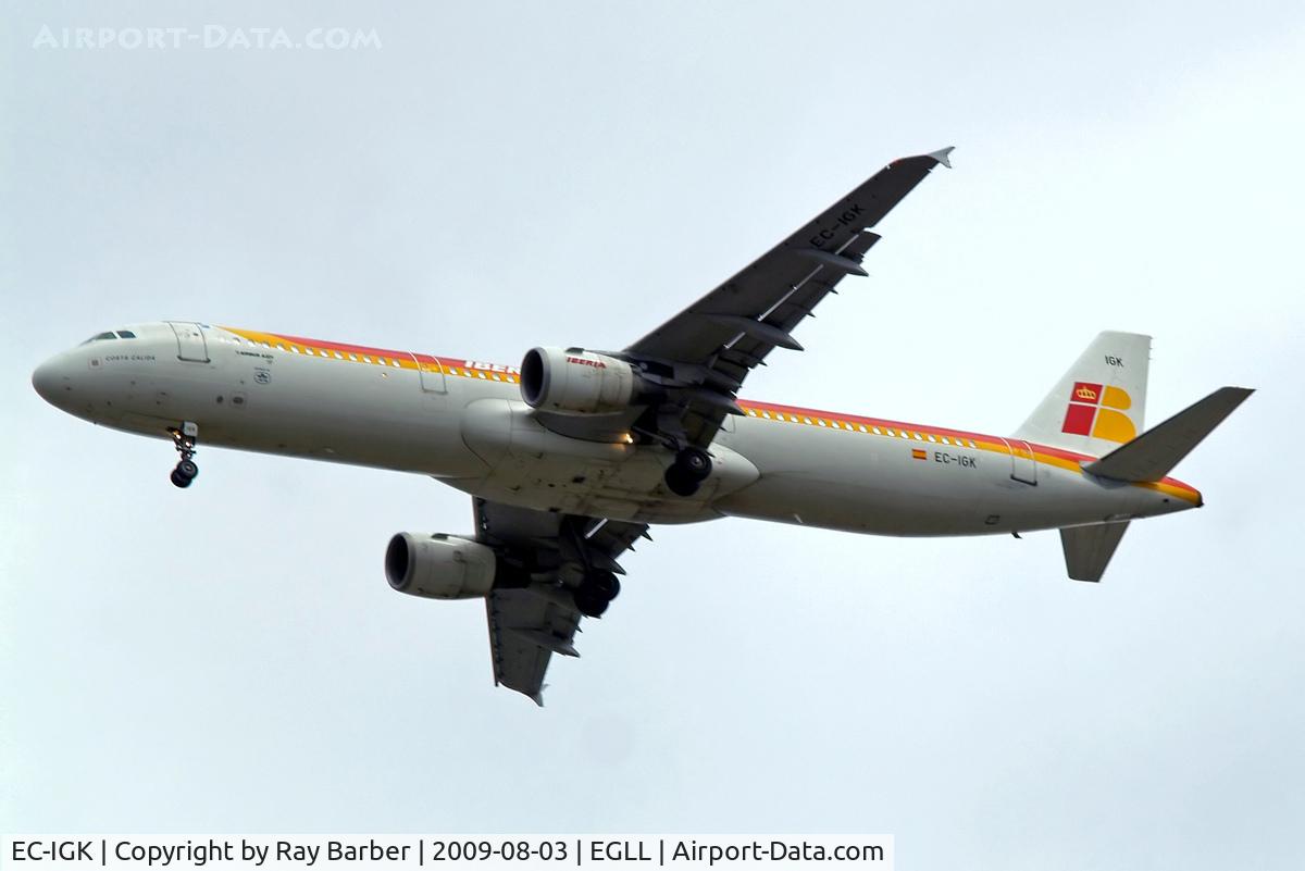 EC-IGK, 2001 Airbus A321-211 C/N 1572, Airbus A321-211 [1572] (Iberia) Home~G 03/08/2009. On approach 27R.