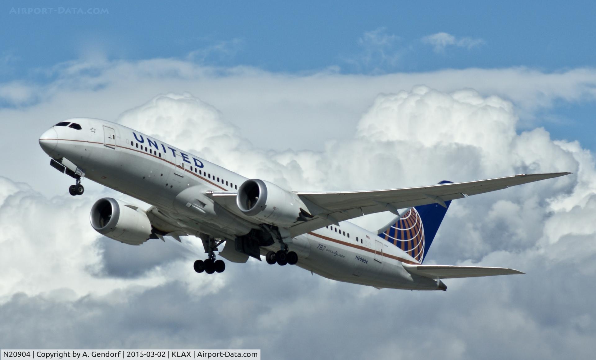 N20904, 2012 Boeing 787-8 Dreamliner C/N 34824, United, is here during take off at Los Angeles Int'l(KLAX)