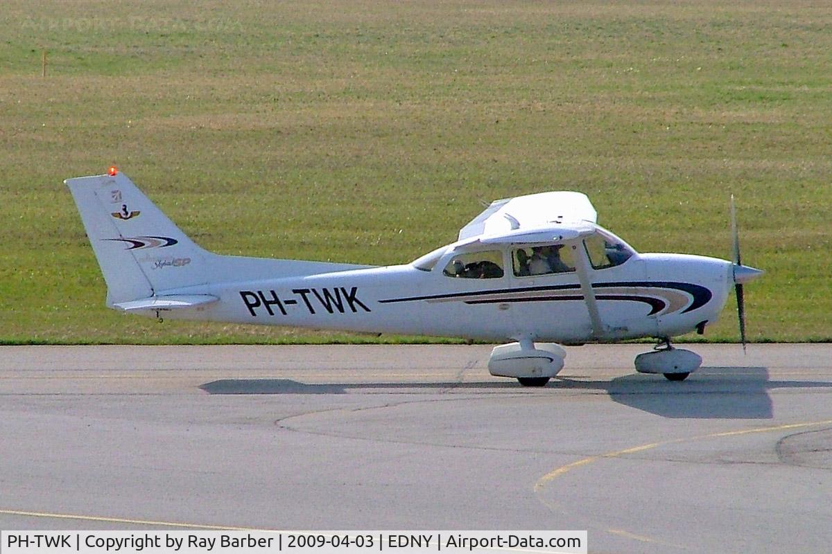 PH-TWK, 2000 Cessna 172S Skyhawk SP C/N 172S8533, Cessna 172S Skyhawk SP [172S-8533] Friedrichshafen~D 03/04/2009