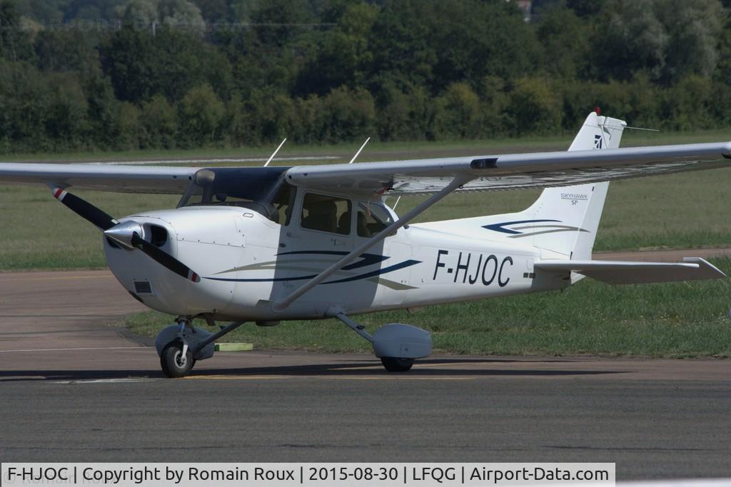 F-HJOC, 2007 Cessna 172S C/N 172S10505, Parked