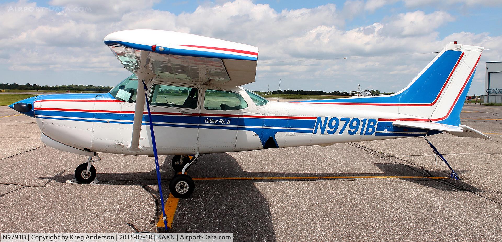N9791B, 1982 Cessna 172RG Cutlass RG C/N 172RG1039, Cessna 172RG Cutlass on the ramp.