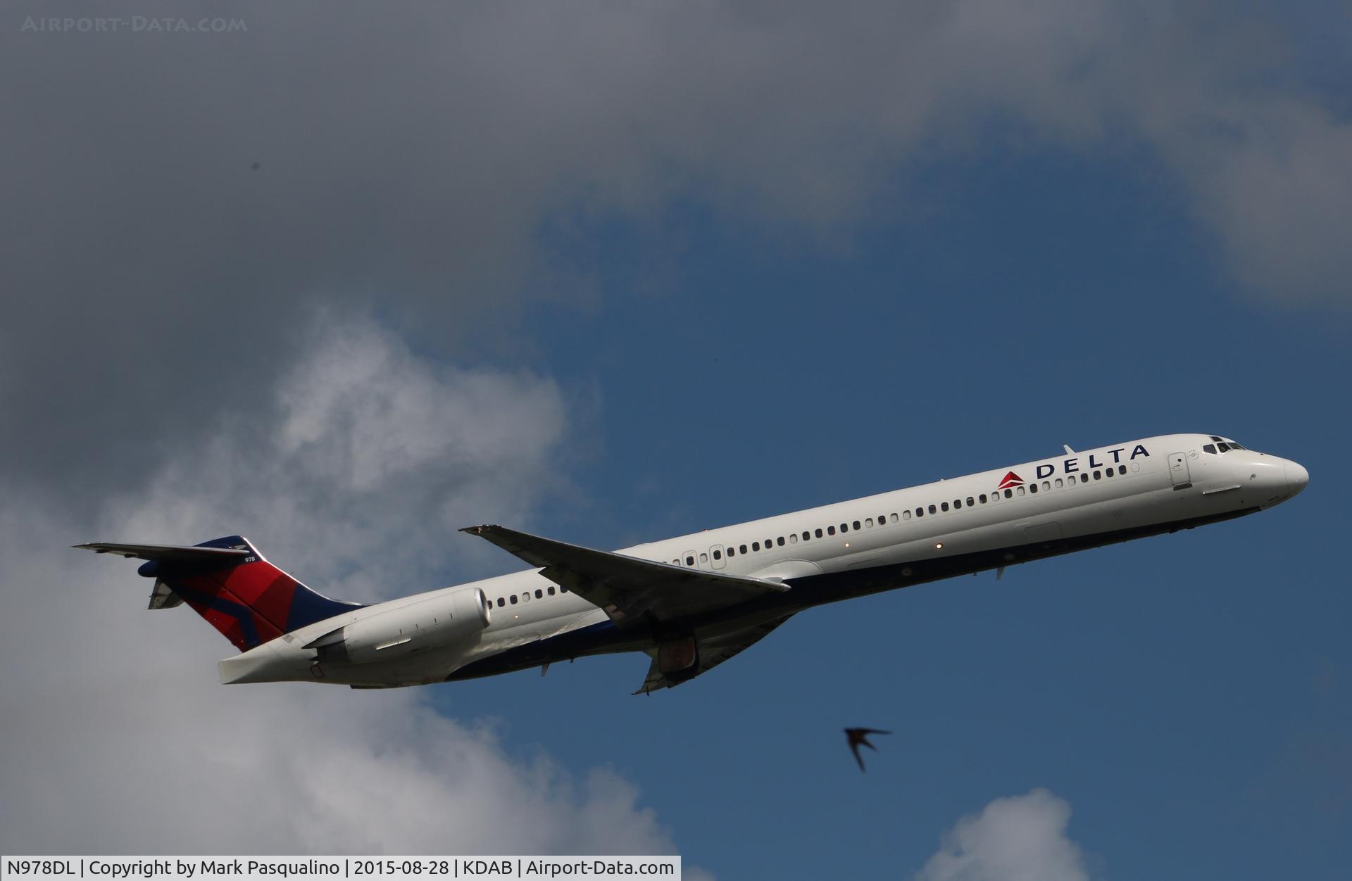N978DL, 1991 McDonnell Douglas MD-88 C/N 53259, MD-88