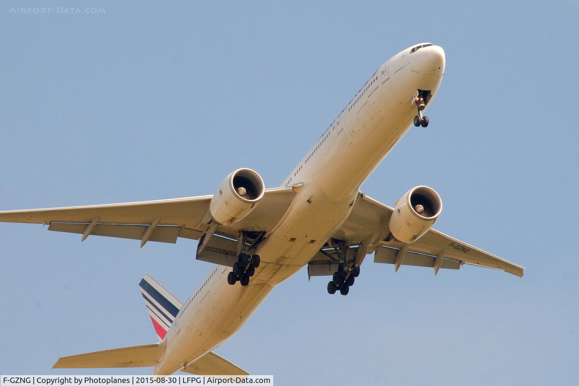 F-GZNG, 2009 Boeing 777-328/ER C/N 32968, Landing to CDG