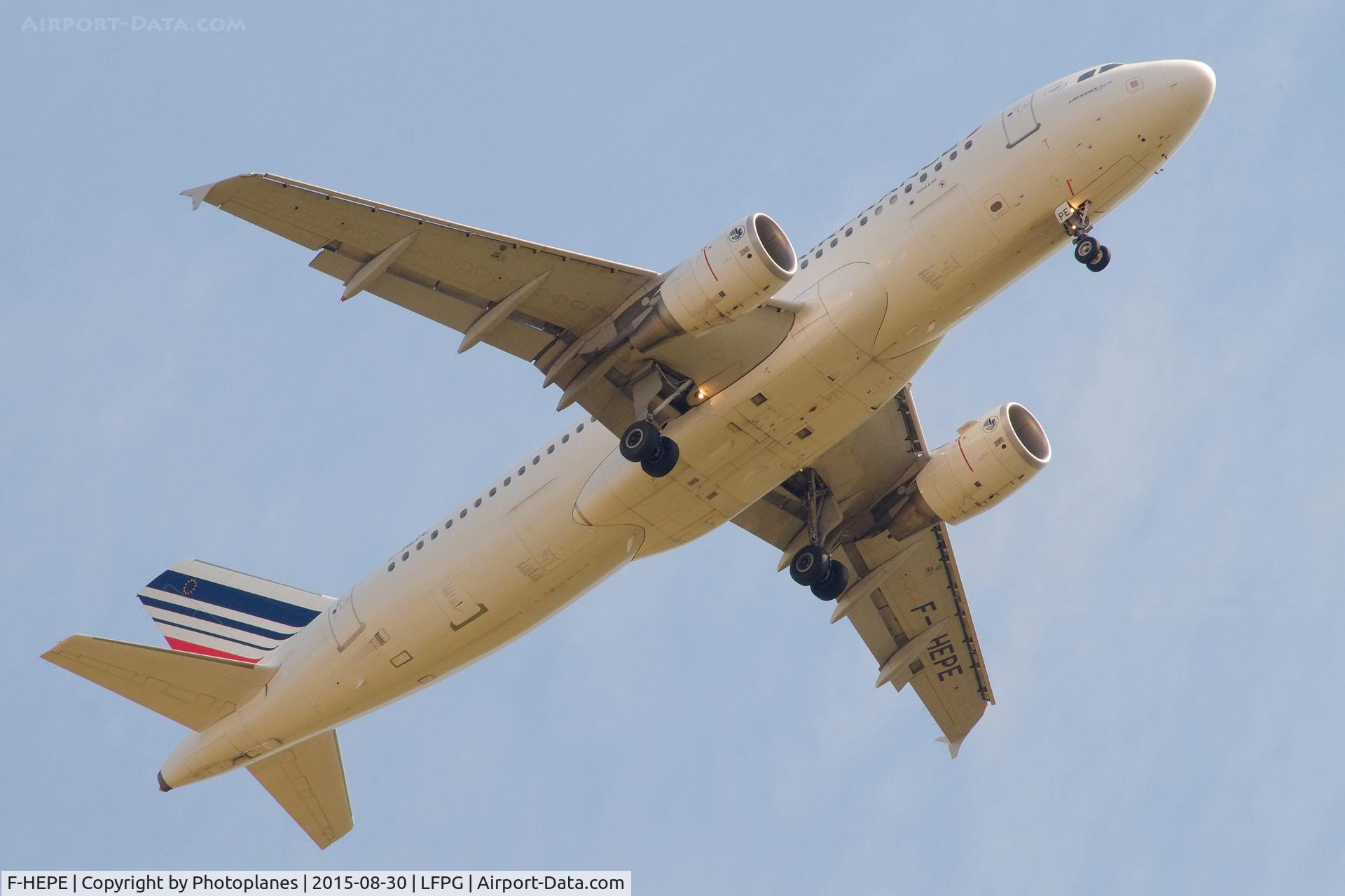 F-HEPE, 2010 Airbus A320-214 C/N 4298, Landing to CDG