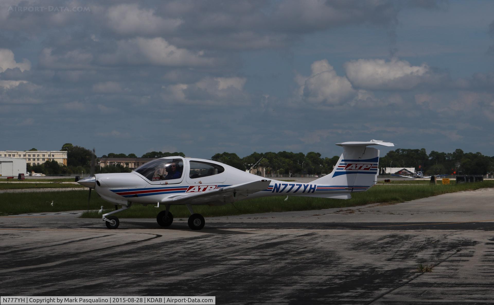 N777YH, Diamond DA-40 Diamond Star C/N 40.451, Diamond DA-40