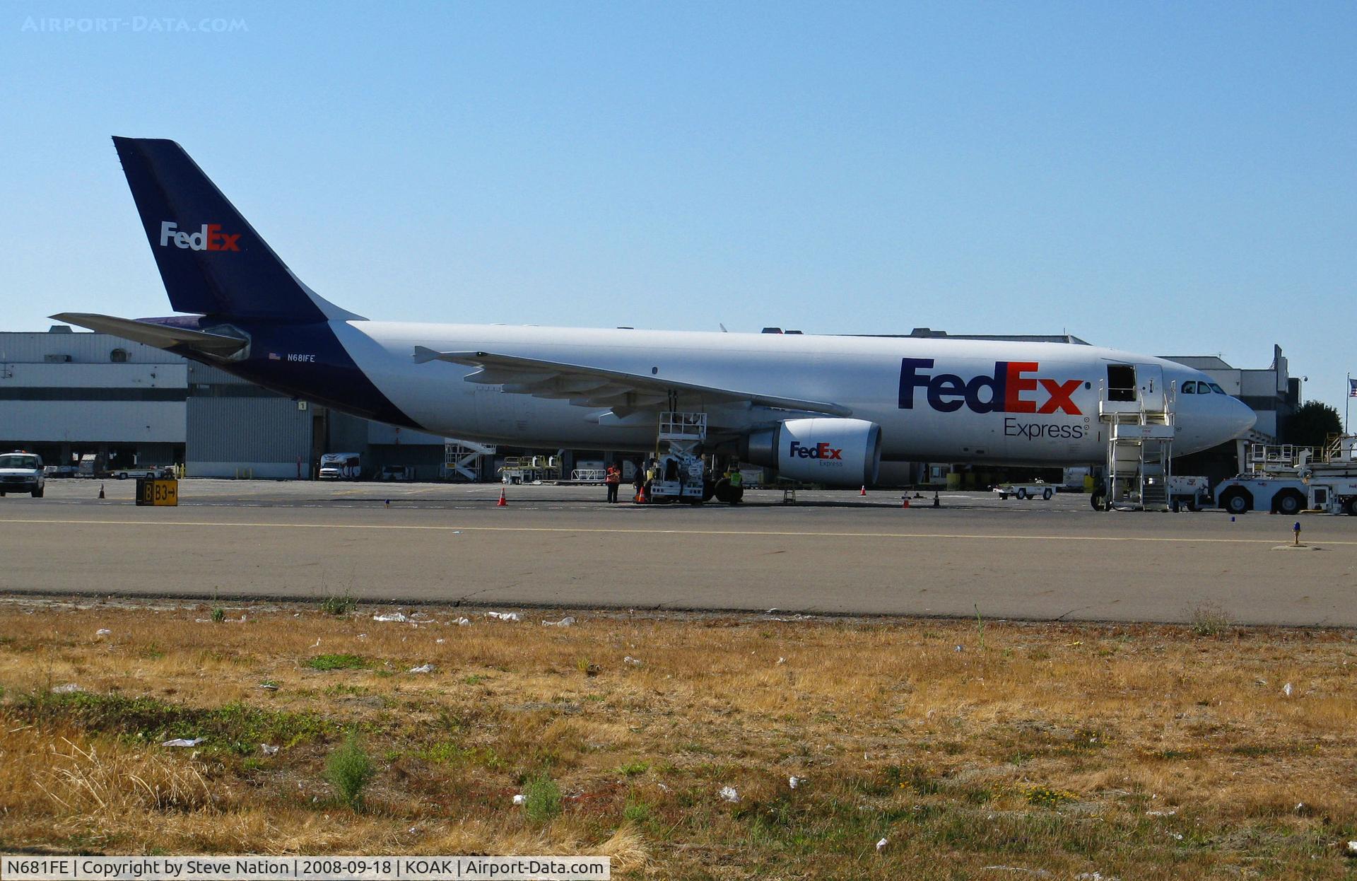 N681FE, 1999 Airbus A300F4-605R C/N 0799, FEDEX Express A300F4-605R loading @ Oakland International Airport, CA