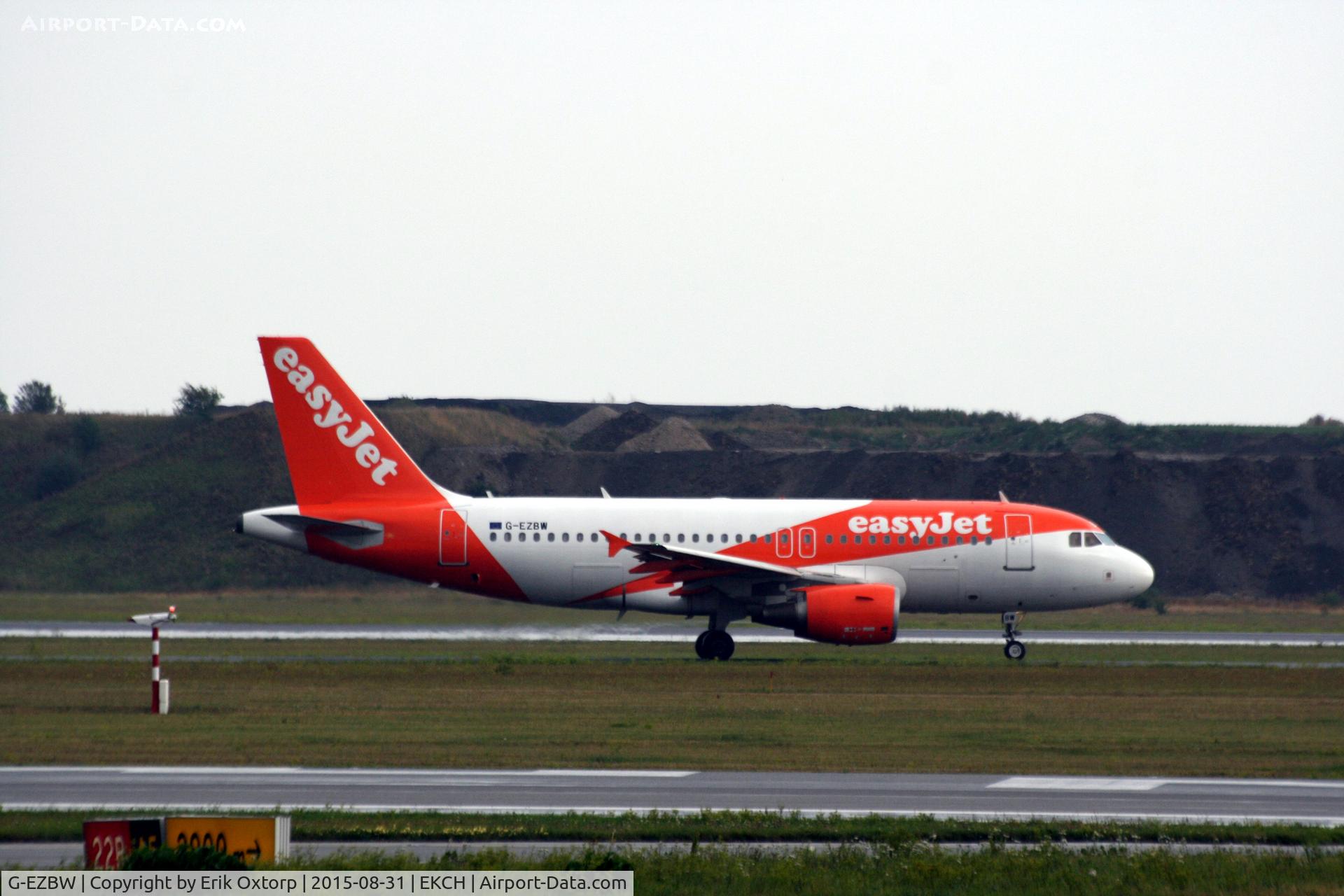 G-EZBW, 2007 Airbus A319-111 C/N 3134, G-EZBW taxing for takeoff on rw 04R