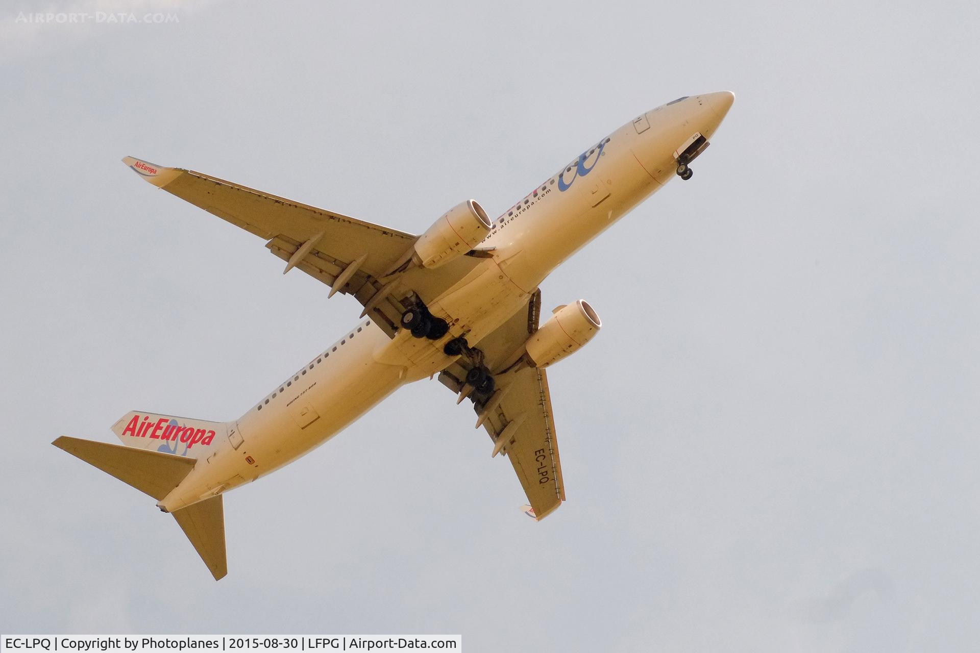 EC-LPQ, 2012 Boeing 737-85P C/N 35496, Landing to CDG