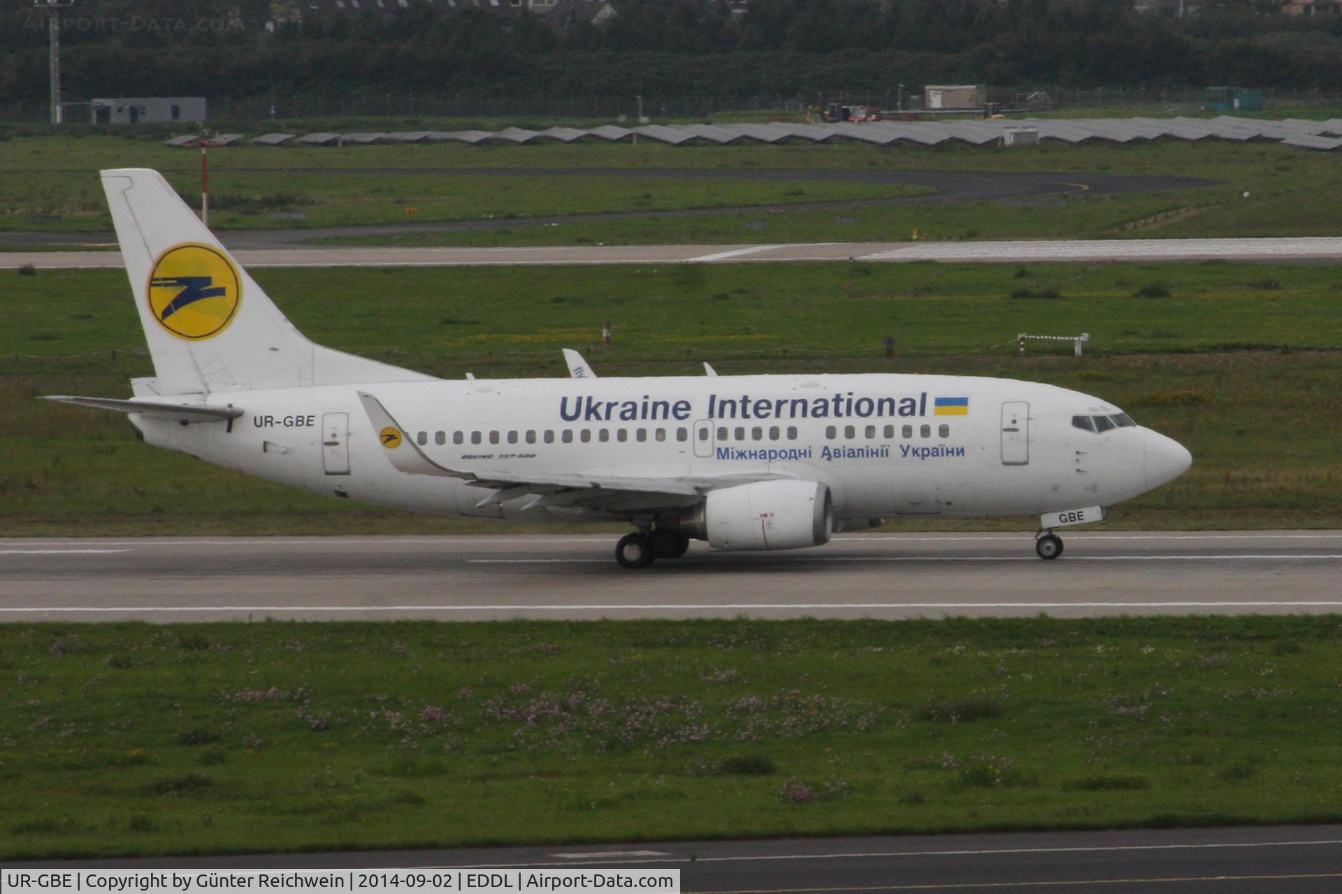 UR-GBE, 1990 Boeing 737-548 C/N 24968, taxiing