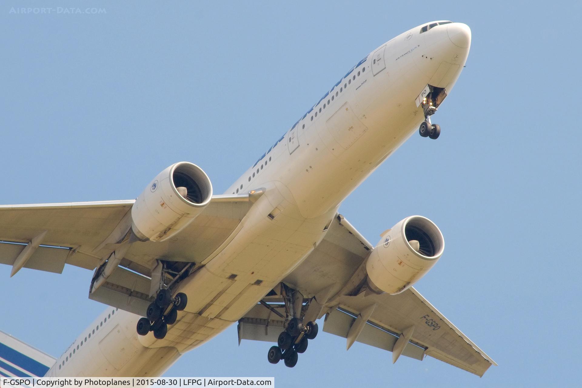 F-GSPO, 2001 Boeing 777-228/ER C/N 30614, Landing to CDG