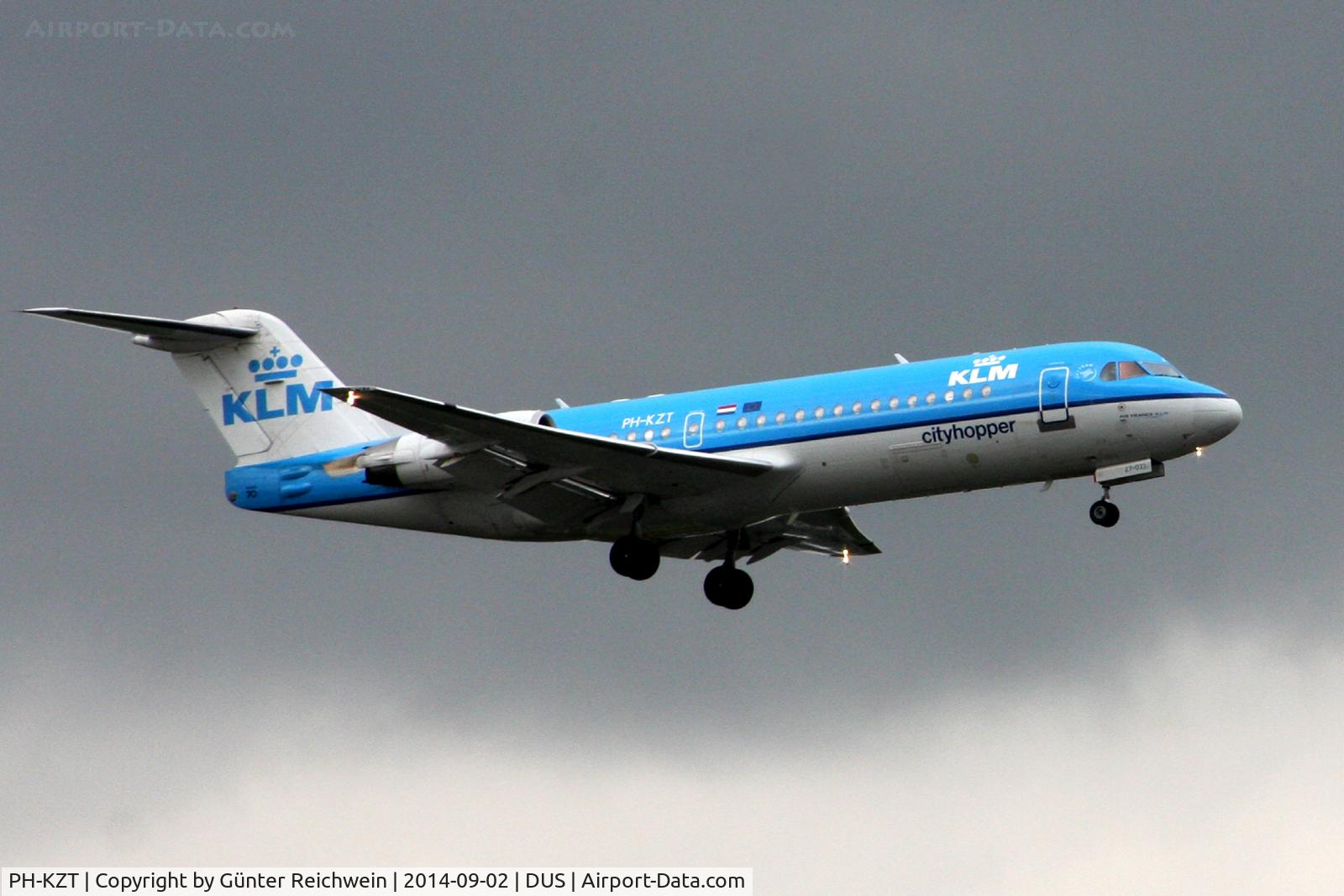 PH-KZT, 1995 Fokker 70 (F-28-0070) C/N 11541, departing
