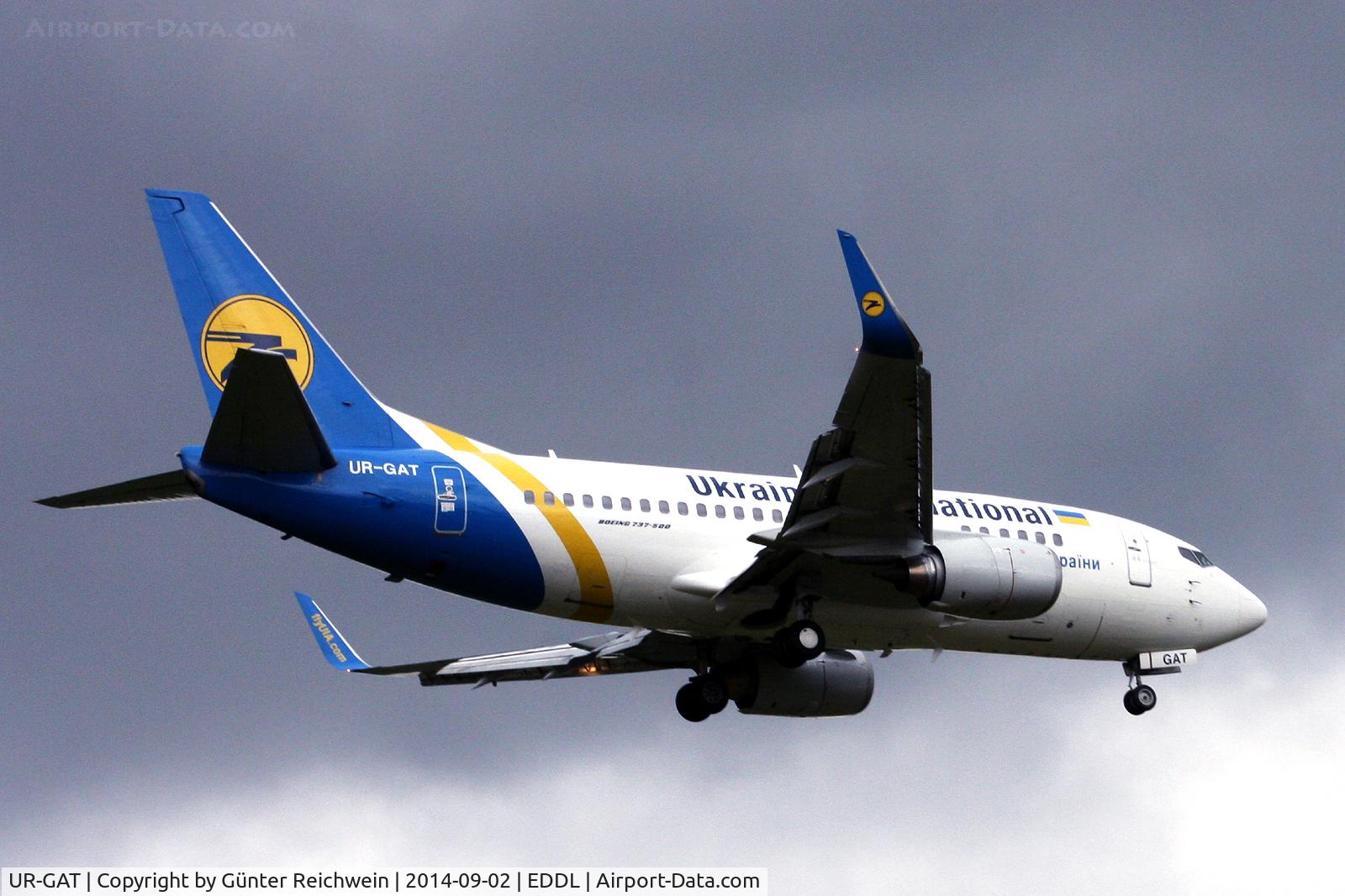 UR-GAT, 1993 Boeing 737-528 C/N 25237, Airborne