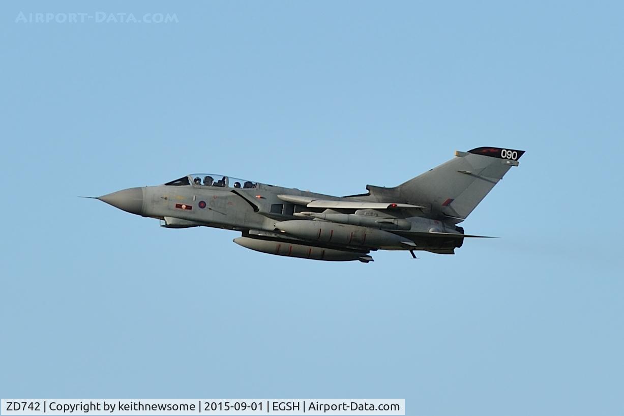 ZD742, 1984 Panavia Tornado GR.4 C/N 364/BT041/3168, Leaving Norwich !