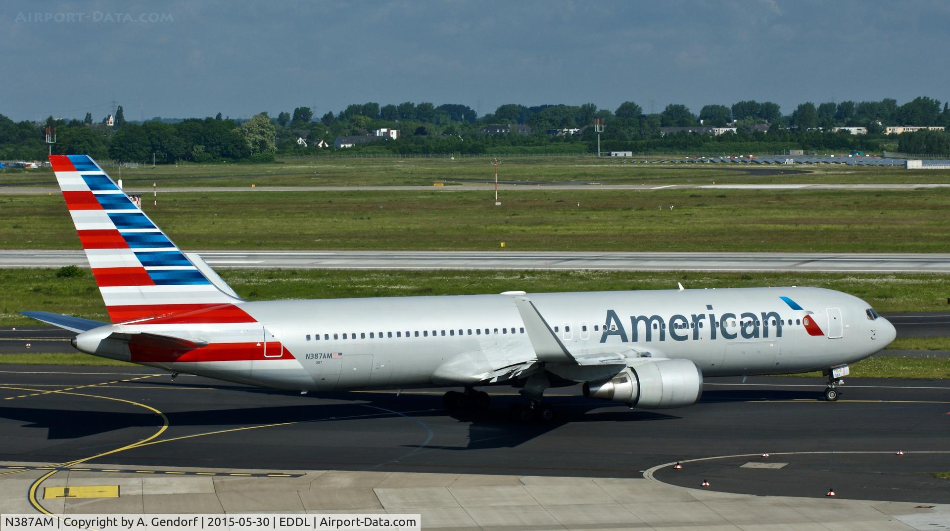 N387AM, 1994 Boeing 767-323 C/N 27184, American Airlines, is here taxiing at Düsseldorf Int'l(EDDL)