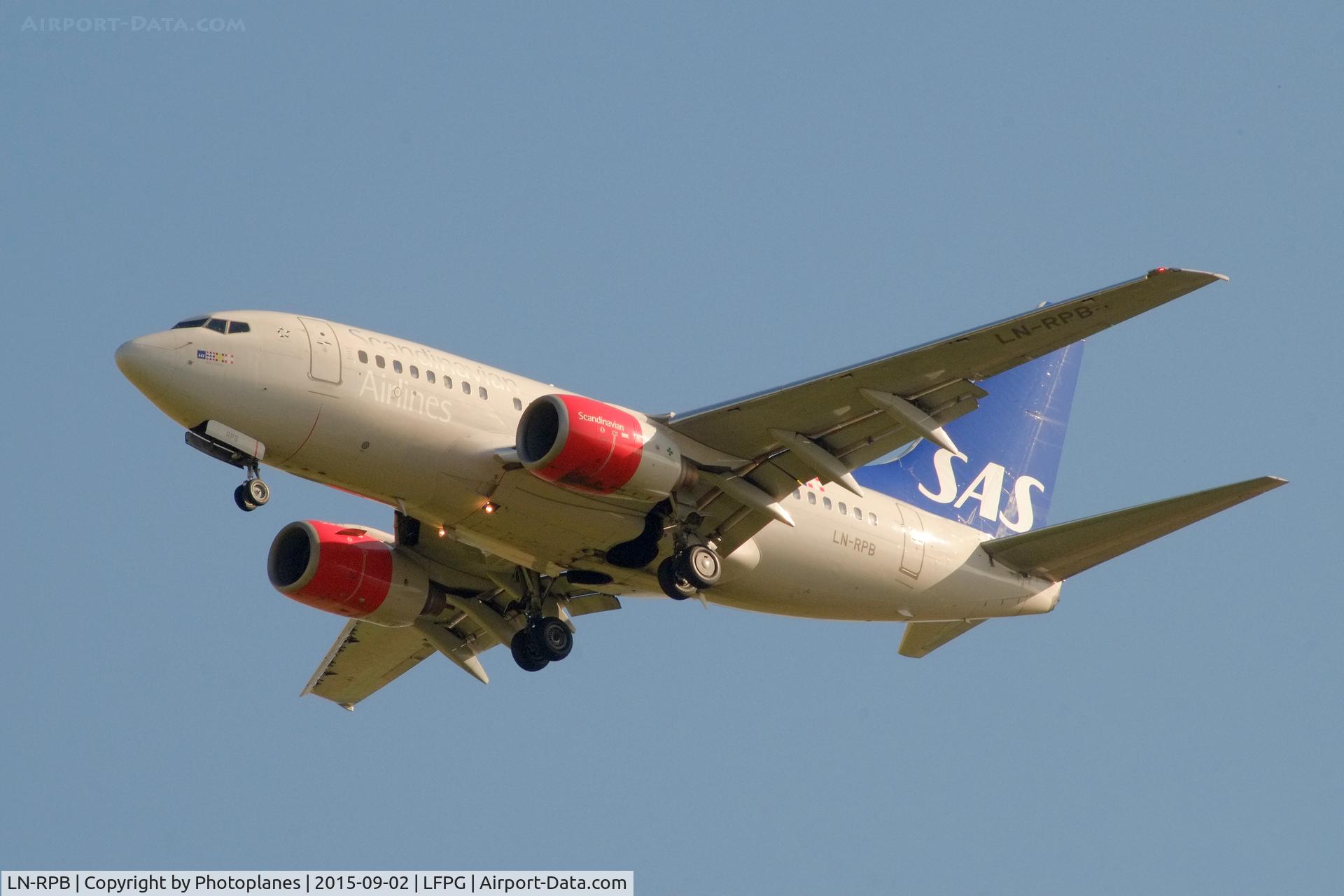 LN-RPB, 1998 Boeing 737-683 C/N 28294, Landing to CDG